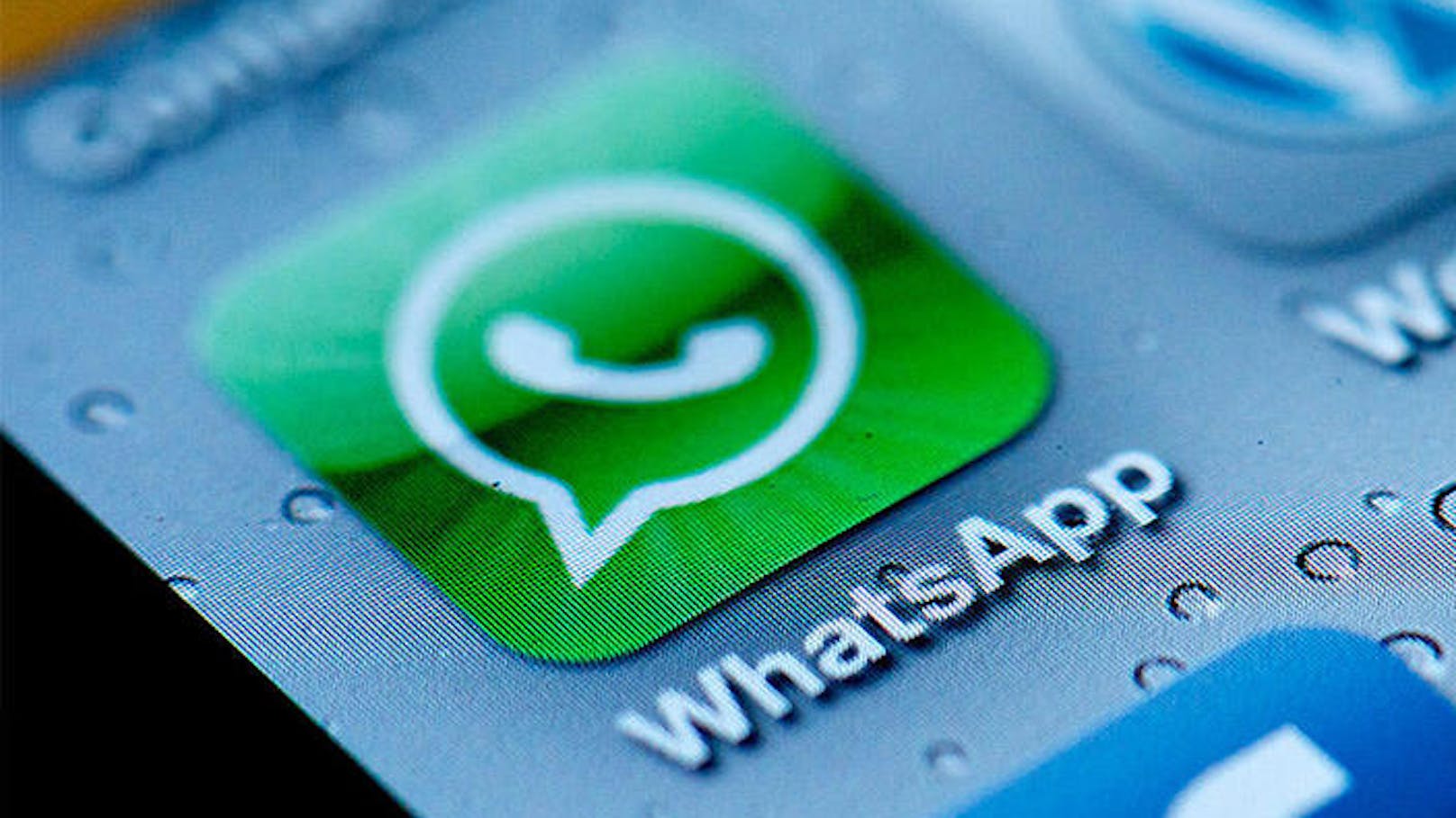 Auch verschlüsselte WhatsApp-Nachrichten sind demnach nicht so sicher wie gedacht. Wer eine Internetadresse in eine Konversation reinkopiert, ist nicht davon betroffen. WhatsApp will die Sicherheitslücke baldmöglichst schließen.
