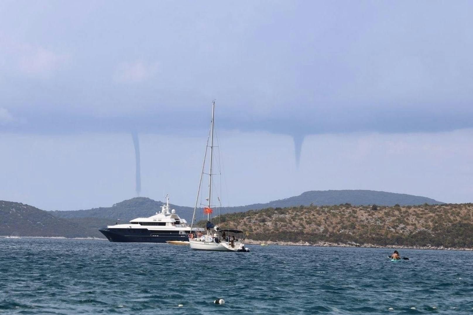 "Heute"-Leser Robert S. fotografierte ein seltenes Wetterphänomen auf der kroatischen Halbinsel Peljesac.