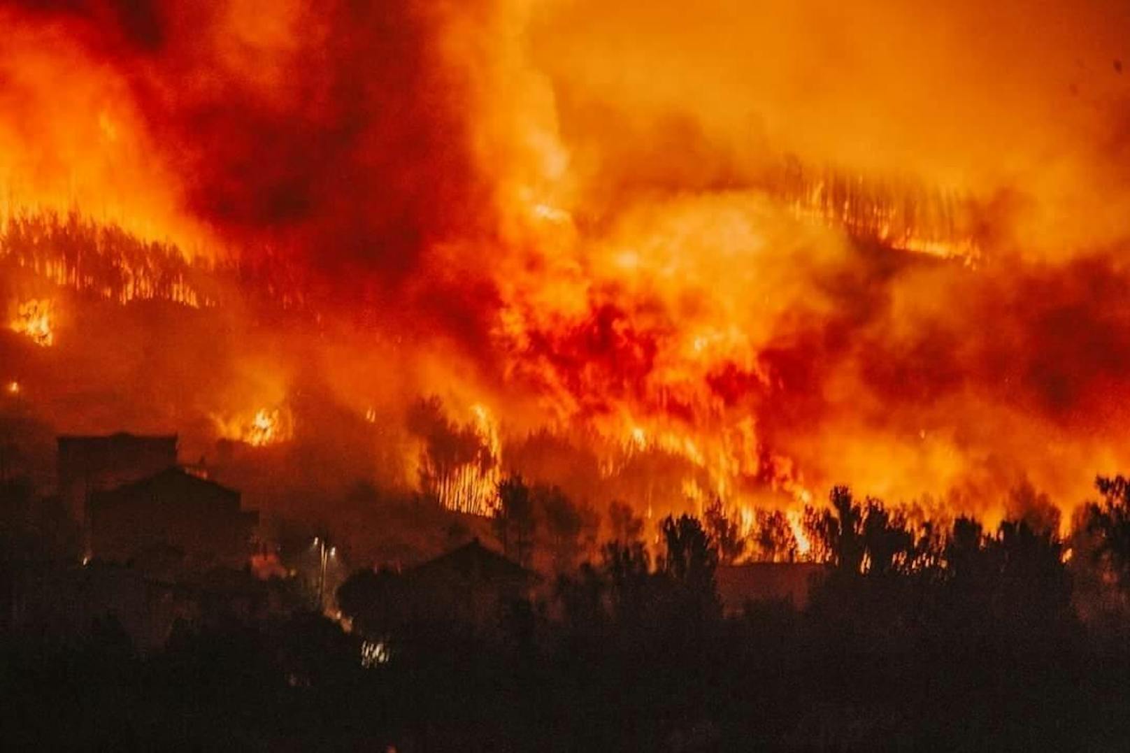 Zurzeit wüten in Kalifornien und Oregon auch einige Waldbrände. Hunderte wurden evakuiert. In der Stadt Sisters, Oregon, werden die Löschhelikopter während der Sonnenfinsternis rund 35 Minuten am Boden bleiben müssen - außer sie sind mit einem Nachtsicht-Instrumenten ausgestattet.