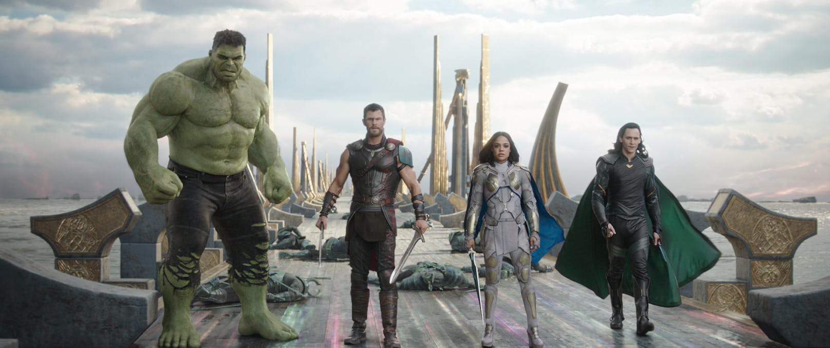 Von links: Hulk (Mark Ruffalo), Thor (Chris Hemsworth), Valkyrie (Tessa Thompson) and Loki (Tom Hiddleston)
