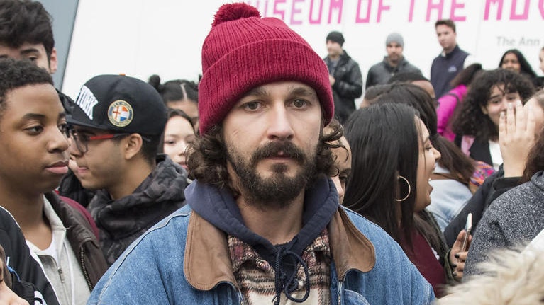 <strong>Shia LaBeouf </strong>nimmt regelmäßig an Protestaktionen teil und kommt privat mit dem Gesetz in Konflikt.