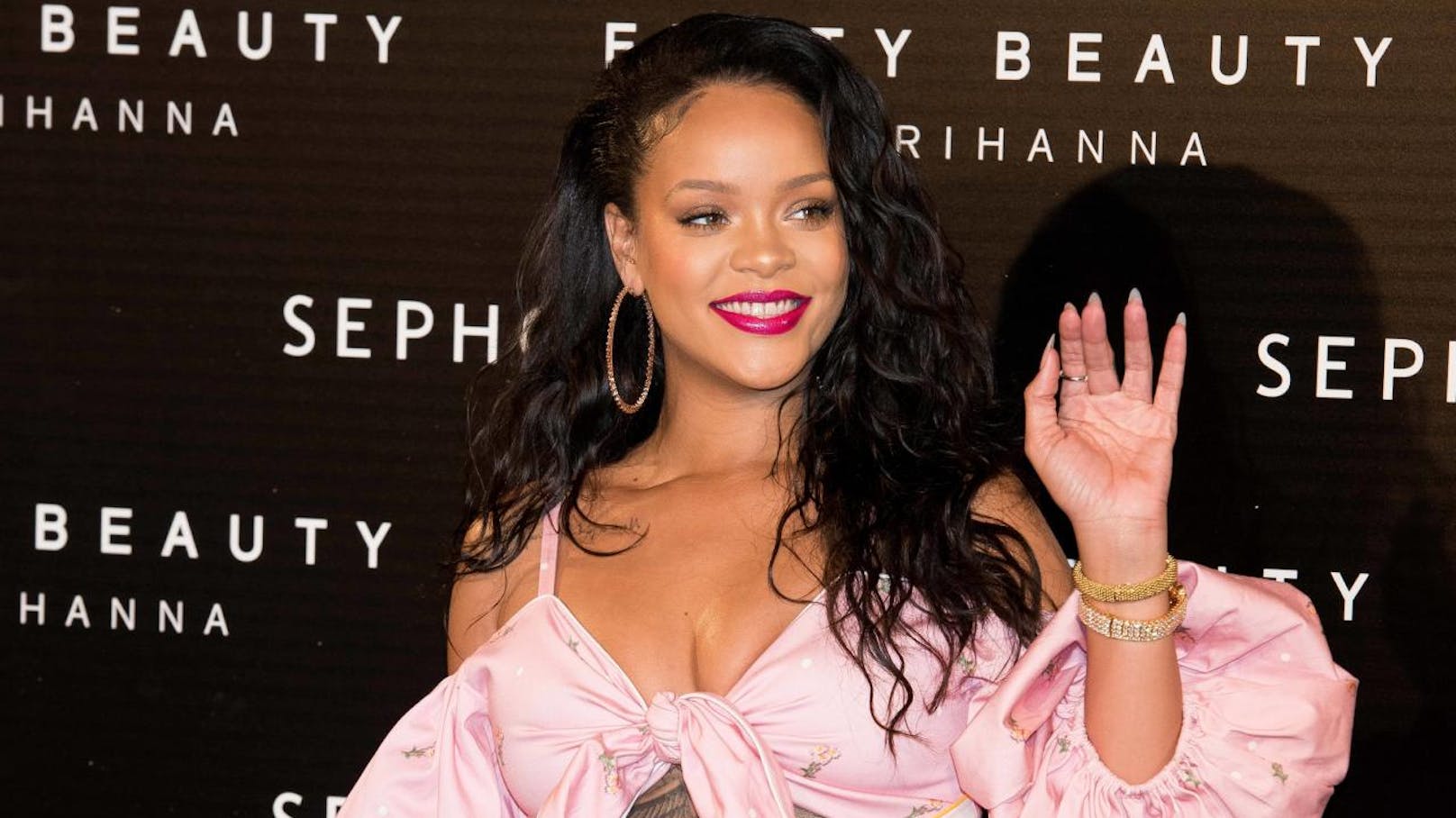 Sängerin <strong>Rihanna</strong> designt im Moment lieber Wäsche und dreht eine Dokumentation als an neuer Musik zu basteln.