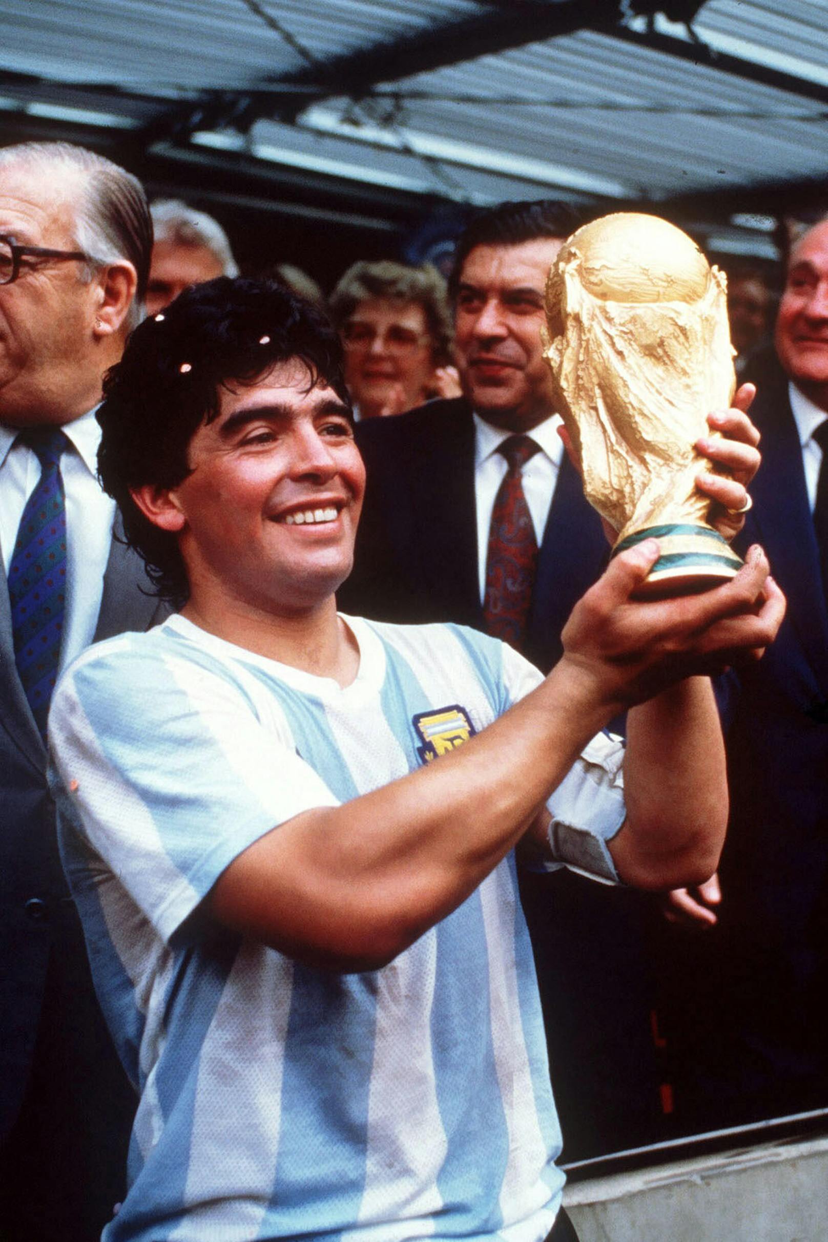 <b>Diego Maradona:</b> Argentiniens Kicker-Ikone und Weltmeister von 1986 wurde 1994 des Dopings mit Ephedrin überführt. "Ich habe nur ein Mittel gegen meine Erkältung genommen."