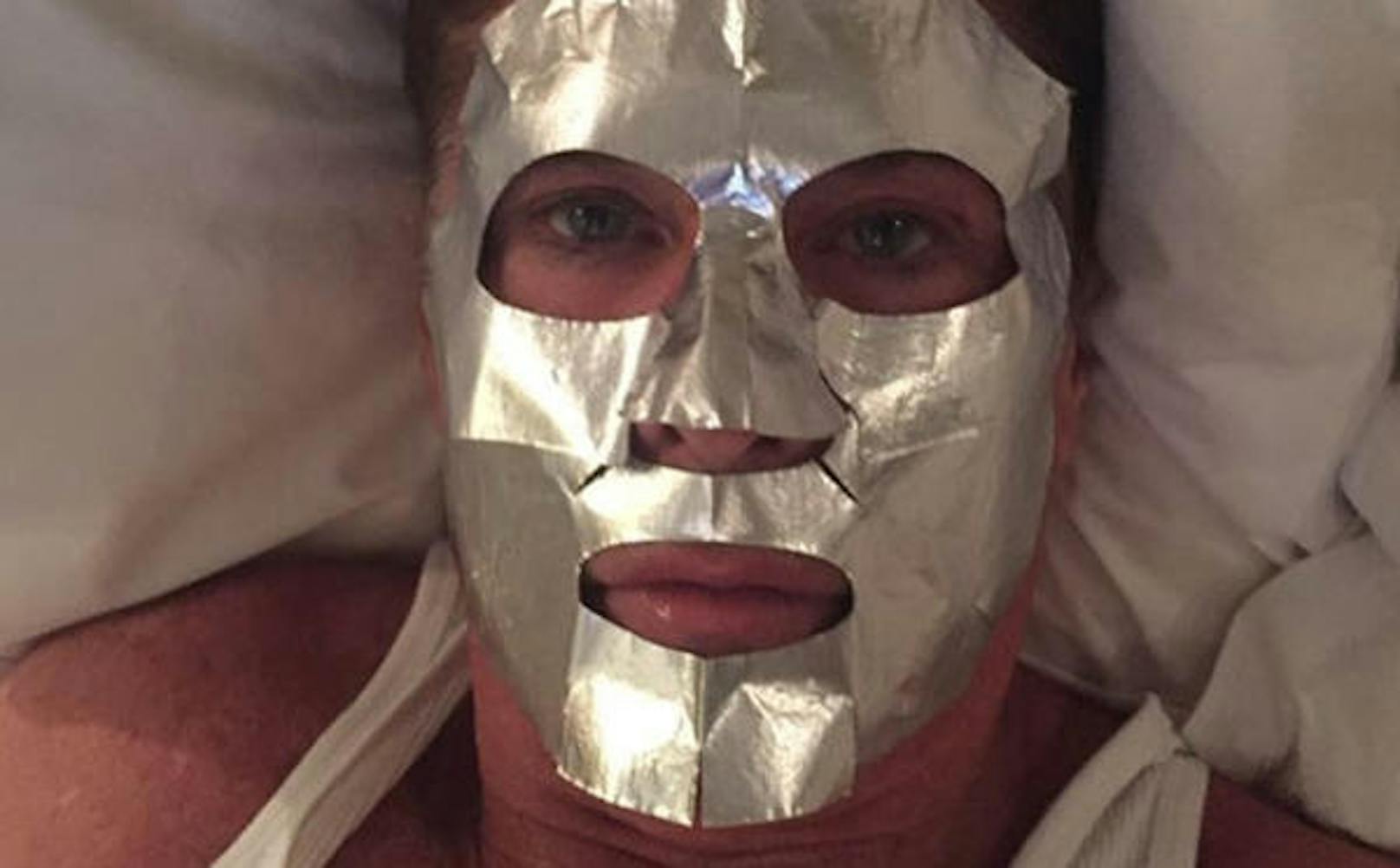 02.01.2017: David Hasselhoff gönnt sich im neuen Jahr eine revitalisierende Gesichtsmaske.