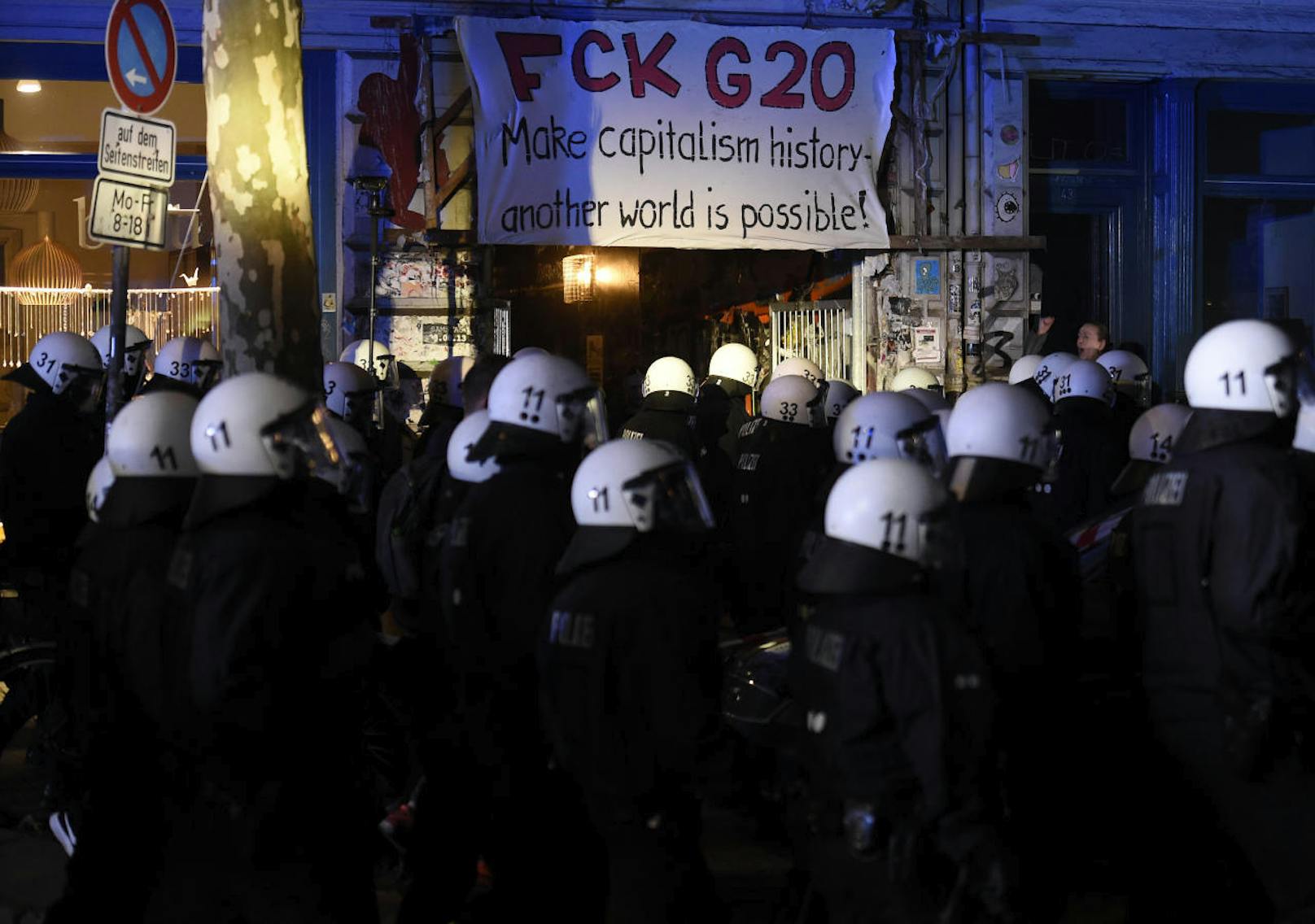 G20 in Hamburg, Ausschreitungen, Polizei mit Wasserwerfer