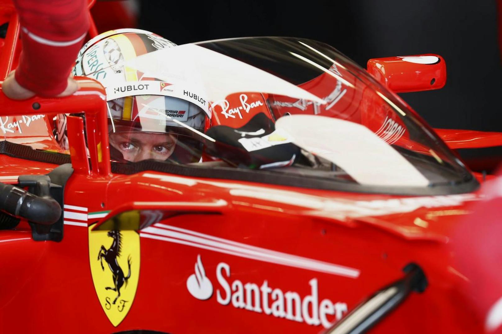 Sebastian Vettel testet in Silverstone das "Shield"