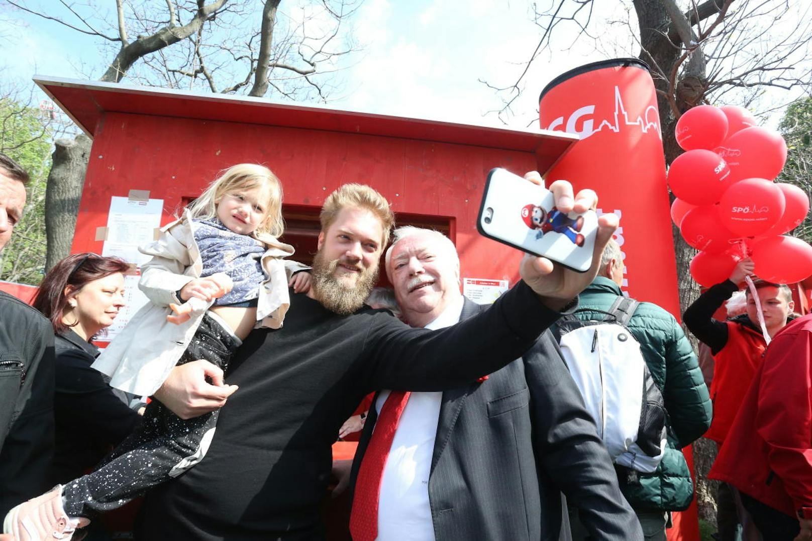 Ein Selfie mit dem Bürgermeister war beliebt.