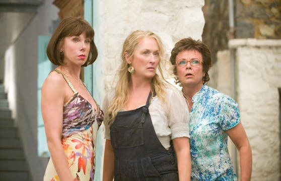 "Mamma Mia!": Gibt es schon bald ein Wiedersehen mit Christine Baranski (li.), Meryl Streep (Mitte) und Julie Walters (re.)?