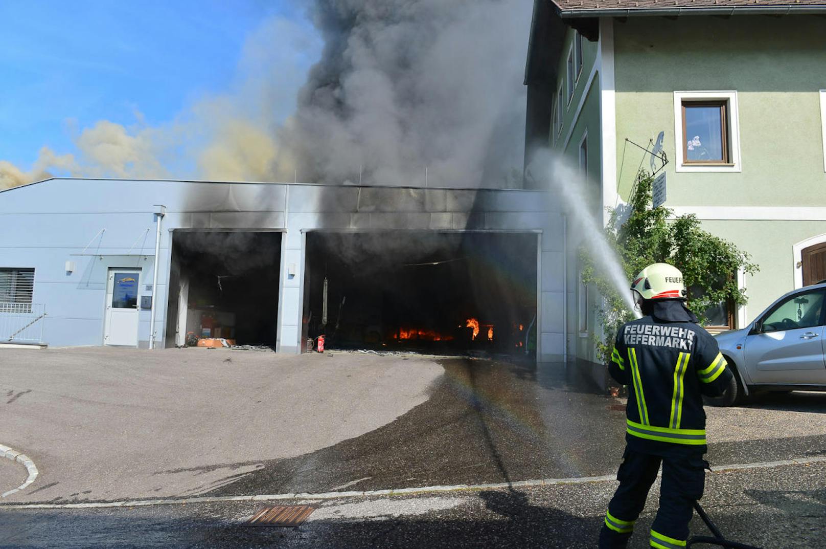 14 Feuerwehren kämpften gegen die Flammen.
