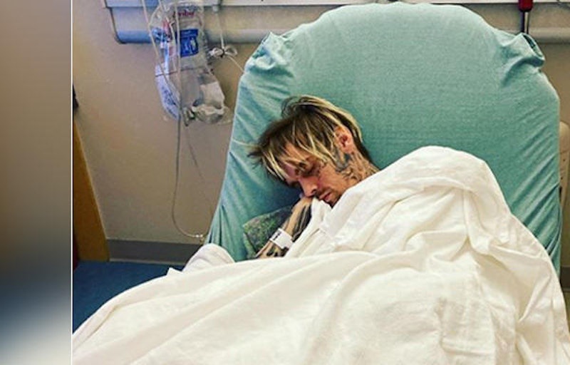 Er leidet an "Schizophrenie und akuter Angst" und ist abgemagert. Weil er nur noch 52 Kilo wog, musste Aaron Mitte November 2019 für einen Tag ins Spital eingeliefert werden.