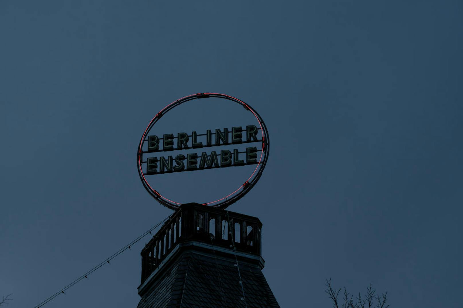 Das monumentale kreisende Berliner Ensemble Logo