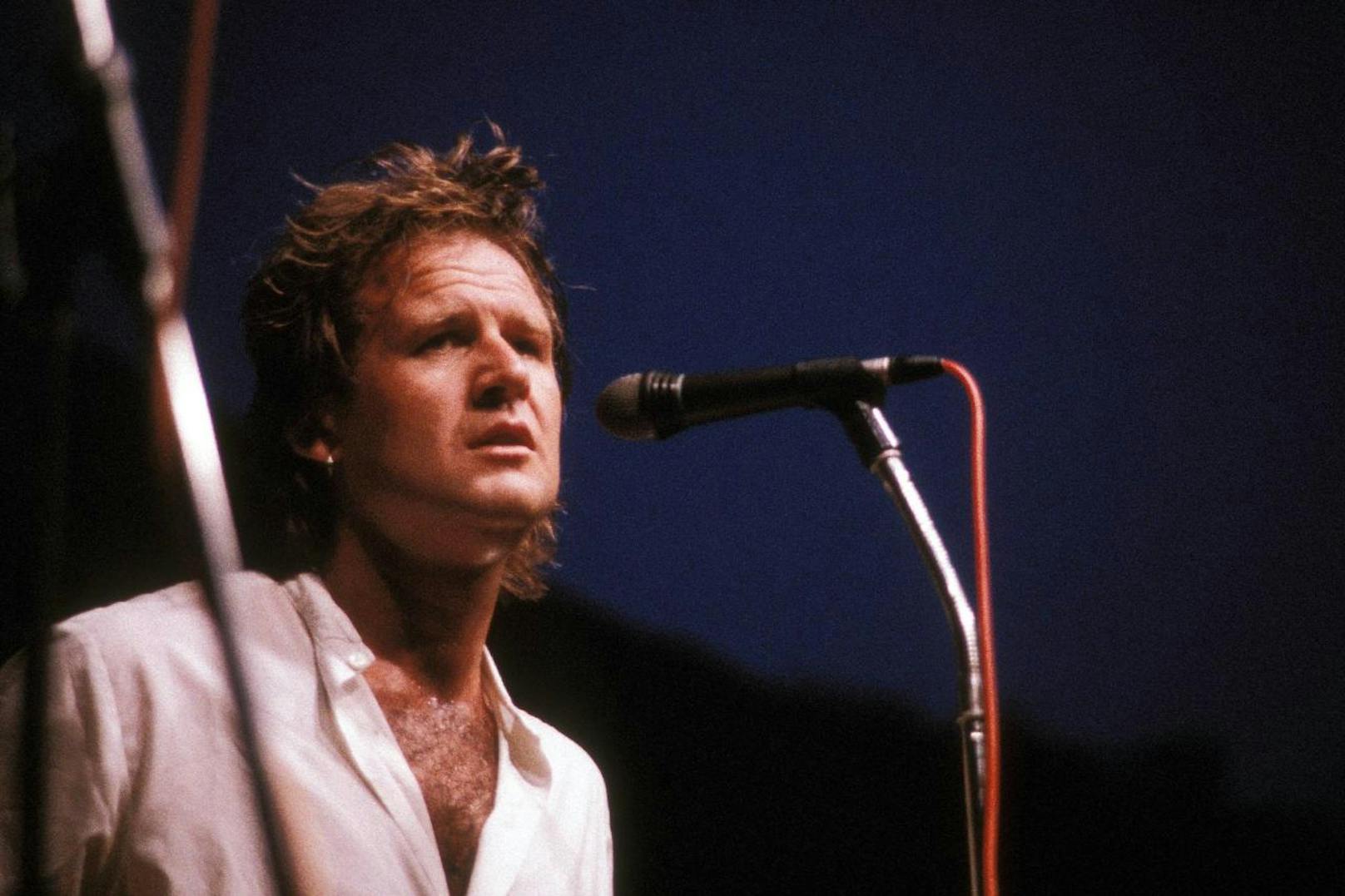 Sänger Wilfried Scheutz während eines Konzerts in München,1986.