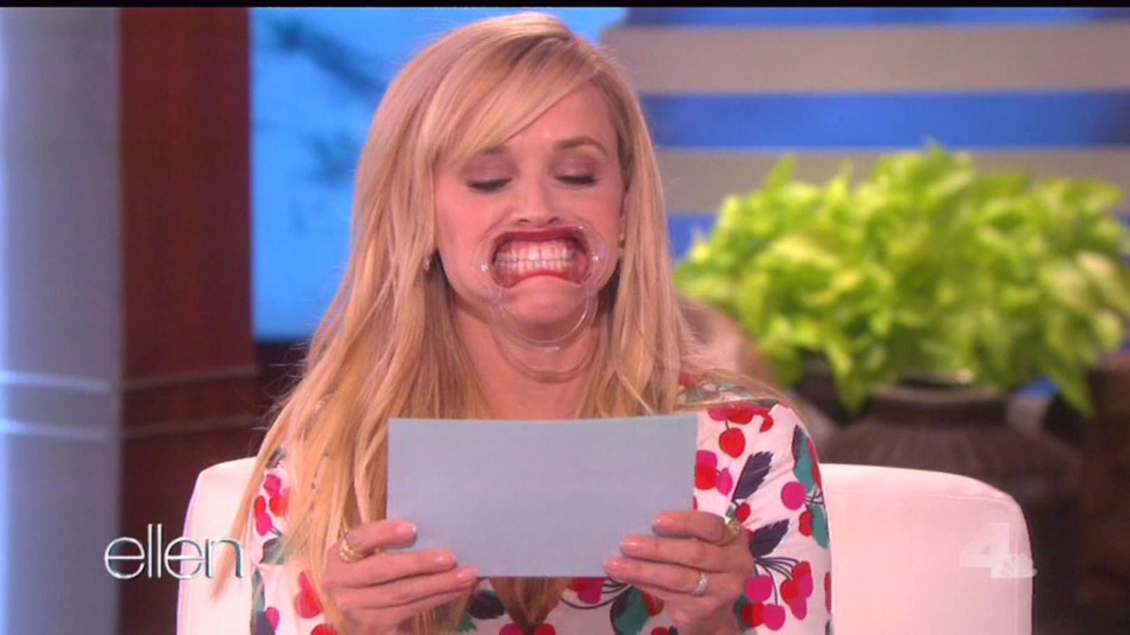 Reese Witherspoon spielt "Speak Out" in der "The Ellen Show".