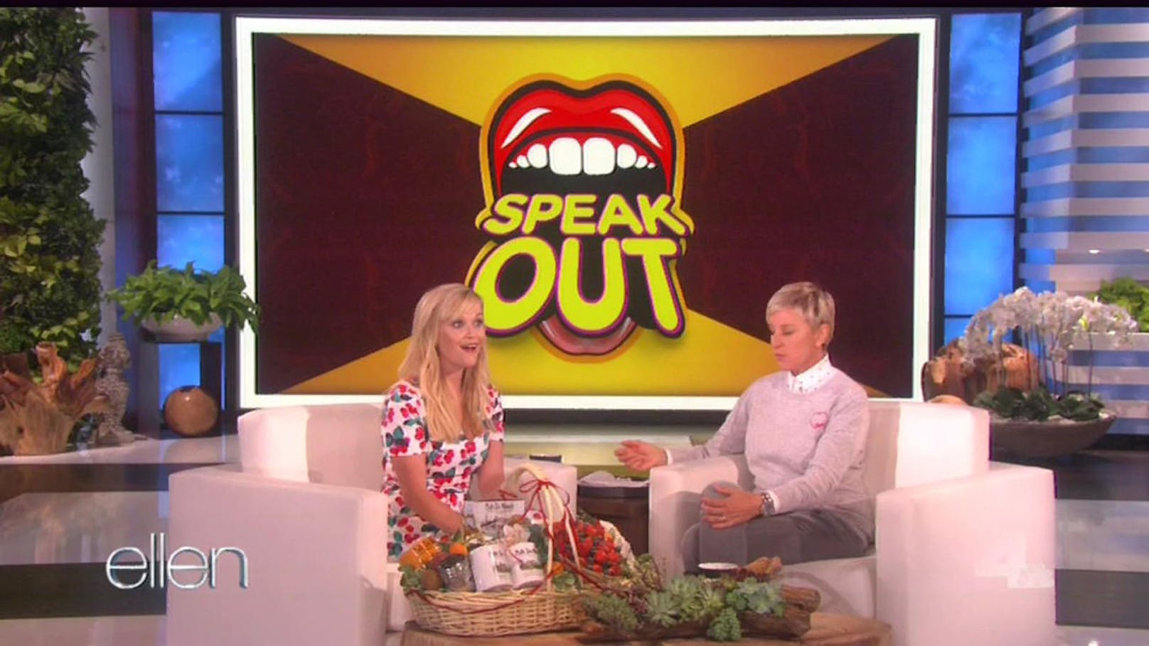 Reese Witherspoon spielt "Speak Out" in der "The Ellen Show".