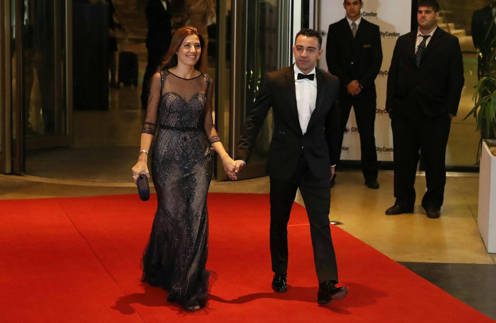 Xavi Hernandez und seine Frau Nuria Cunillera bei der Hochzeit von Lionel Messi