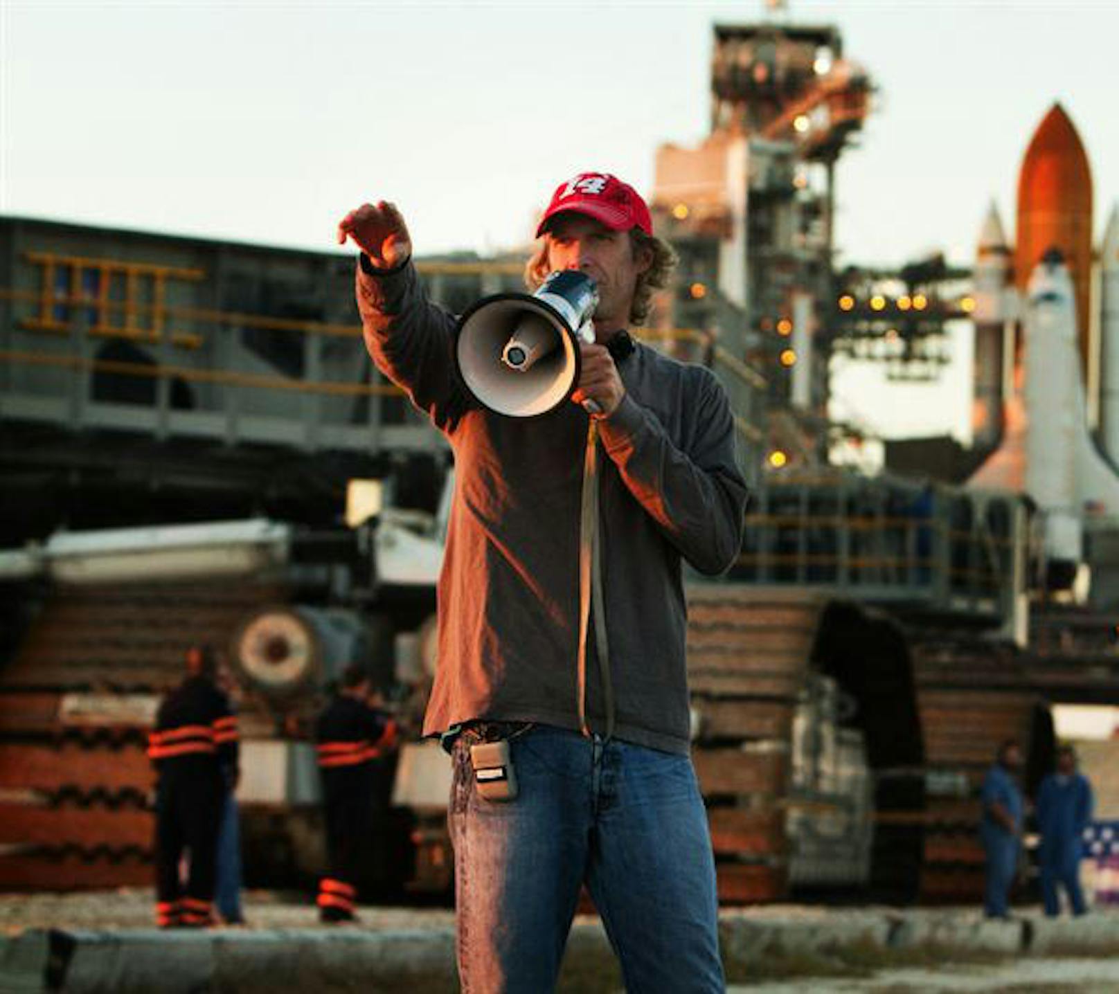 Regisseur Michael Bay (l.) bei den Dreharbeiten zu Transformers 3