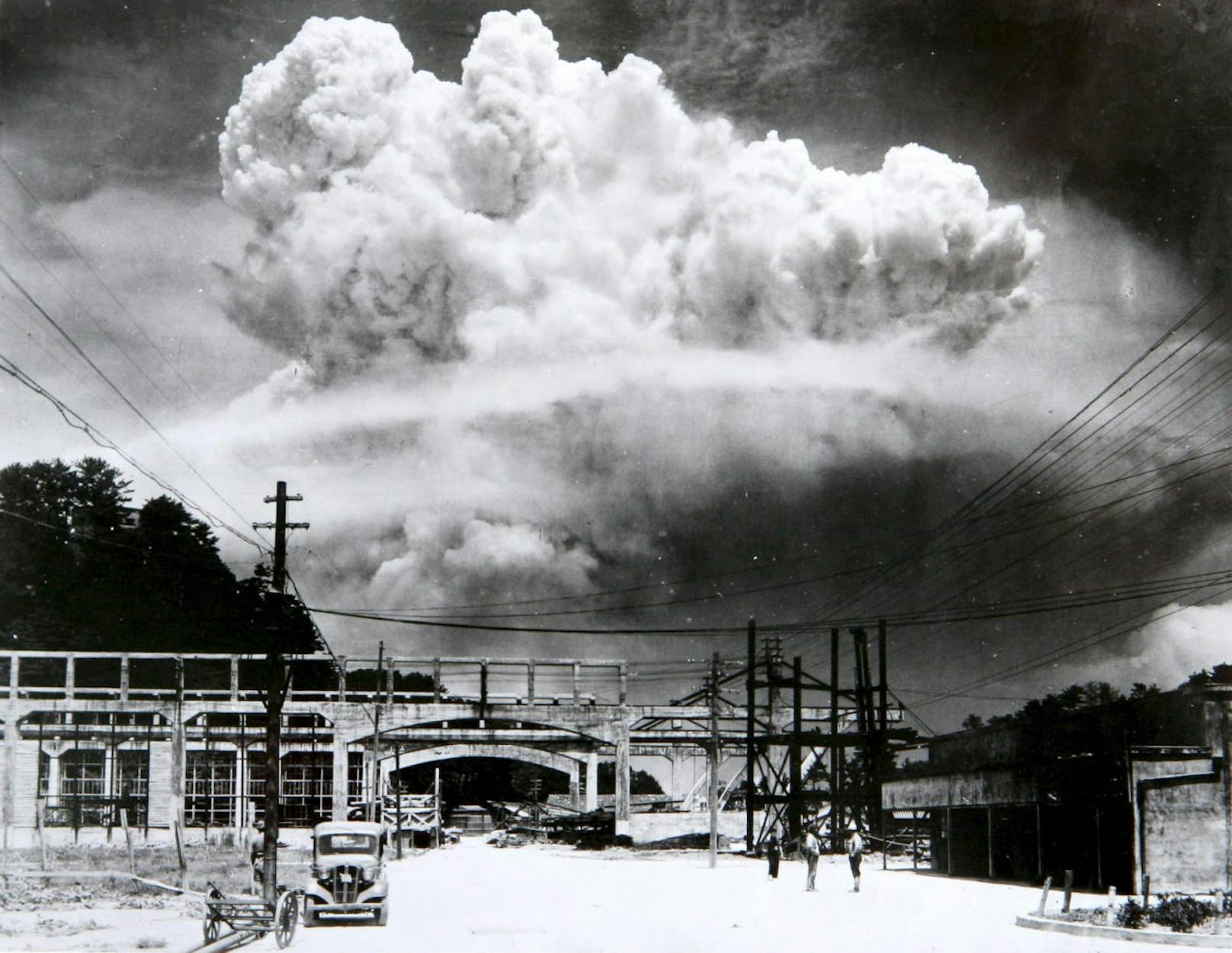 Am 6. August warf der US-Bomber "Enola Gay" die Atombombe mit dem grausam sarkastischen Namen "Little Boy" über Hiroshima ab.