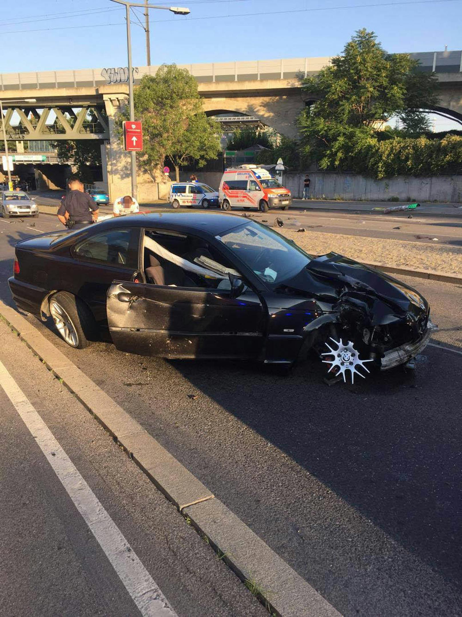 Der BMW nach dem Unfall.