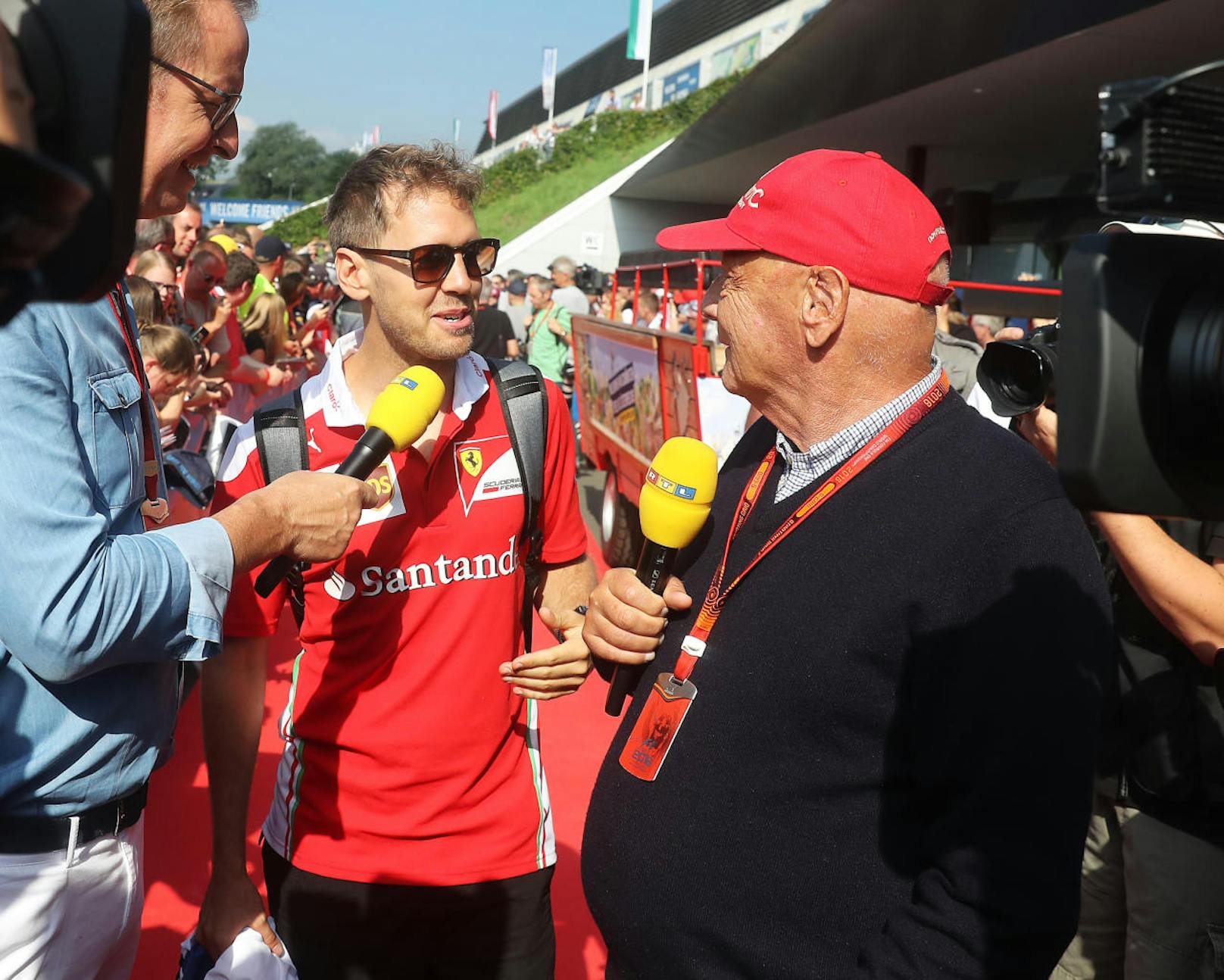 Beim Fernsehsender RTL war Lauda 21 Jahre lang als Experte tätig. Im November 2017 gab er seinen TV-Rücktritt bekannt. Hier interviewte er Sebastian Vettel.