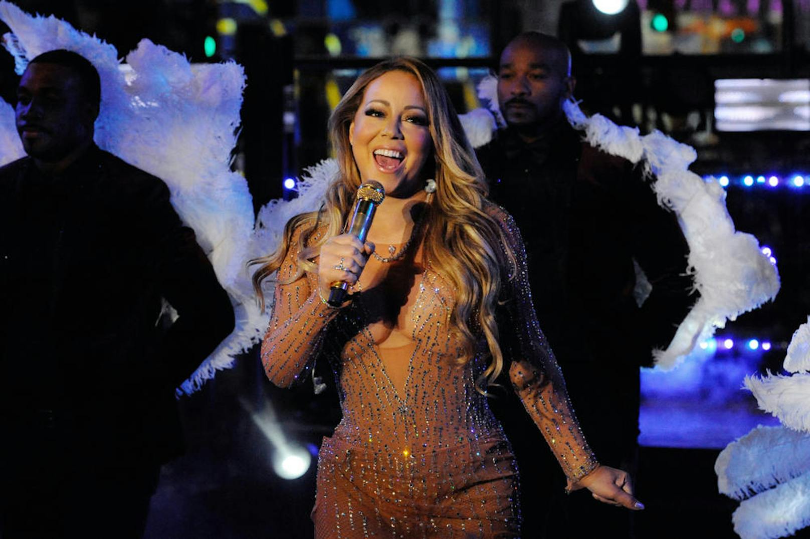 Virale Blamage: Mariah Carey blamierte sich zum Jahreswechsel 2016/17 bei ihrem Neujahrsauftritt. Das Video zum Fremdschämen wurde sofort viral.