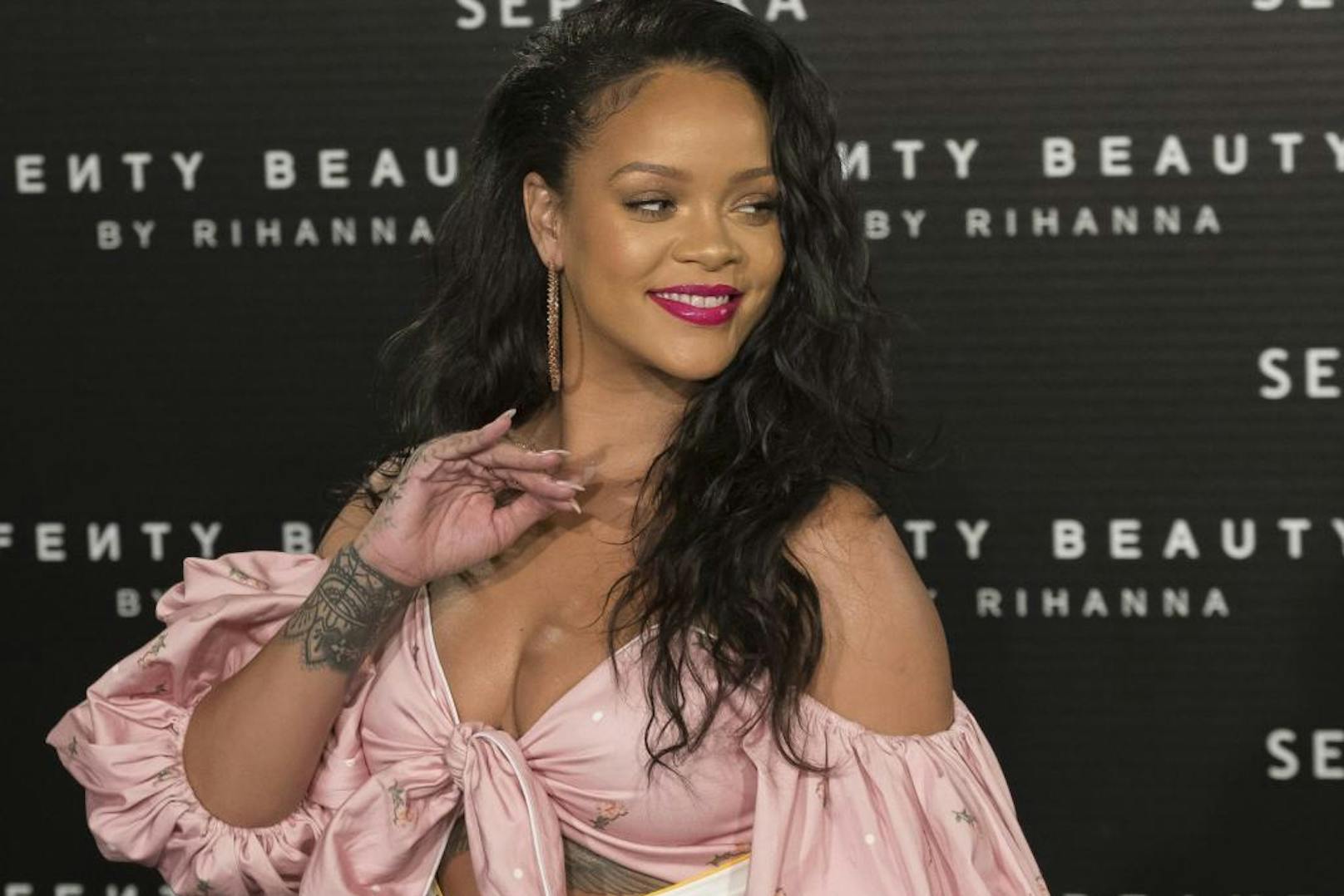 "Meine Mutter würde mich umbringen": Superstar <strong>Rihanna</strong> erteilt Nacktaufnahmen eine klare Absage.