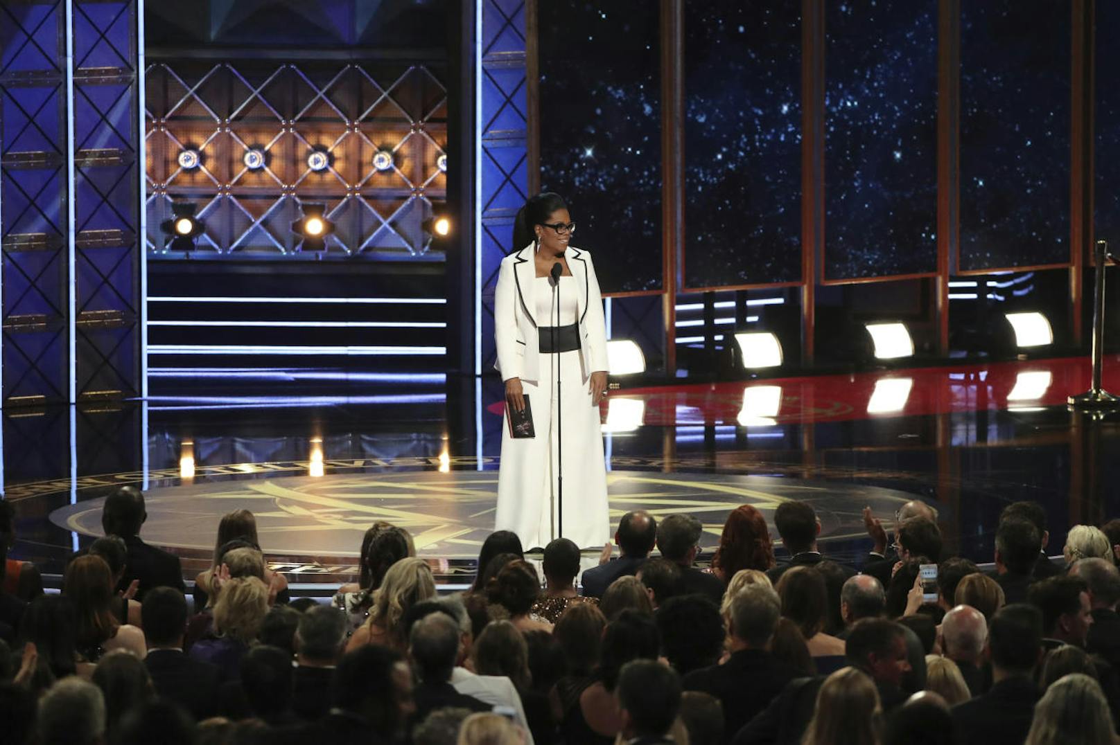 Was wäre eine TV-Preis ohne die Queen: Oprah Winfrey übergibt den Award für die beste Drama Serie an "The Handmaid's Tale"
