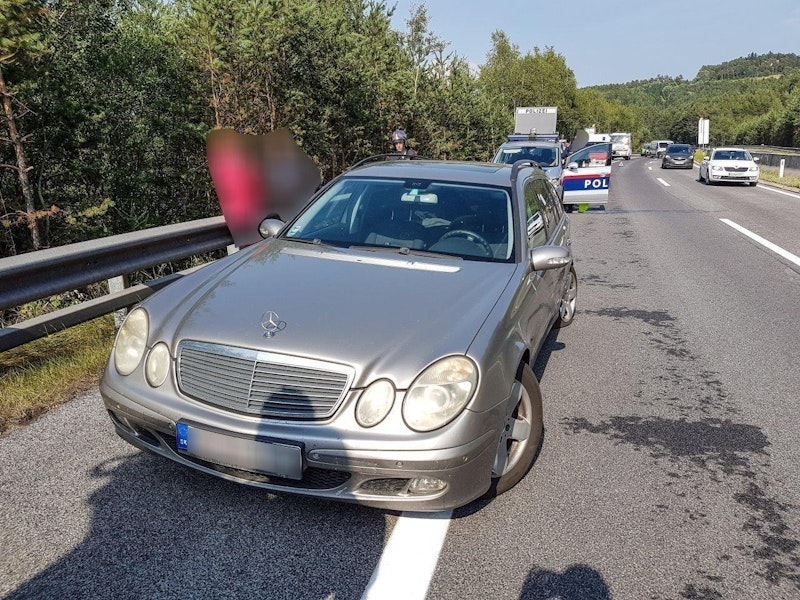 Radmutter verloren: Radwechsel auf der S6.