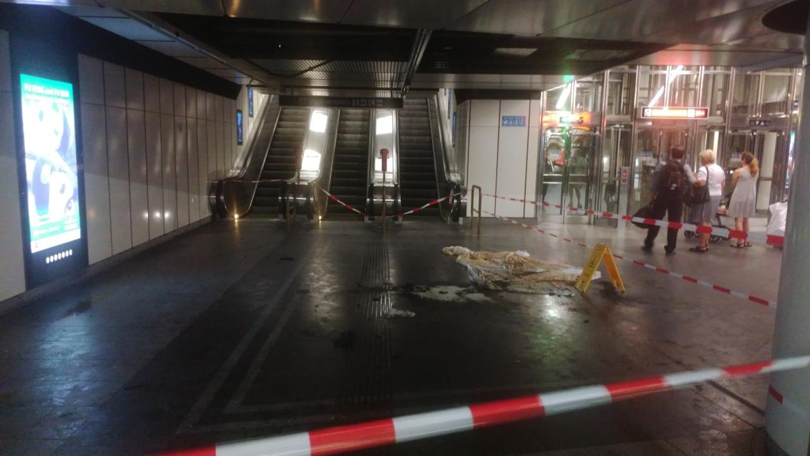 Fettwanne übergelaufen: Gestank in der U-Bahn-Station Stephansplatz