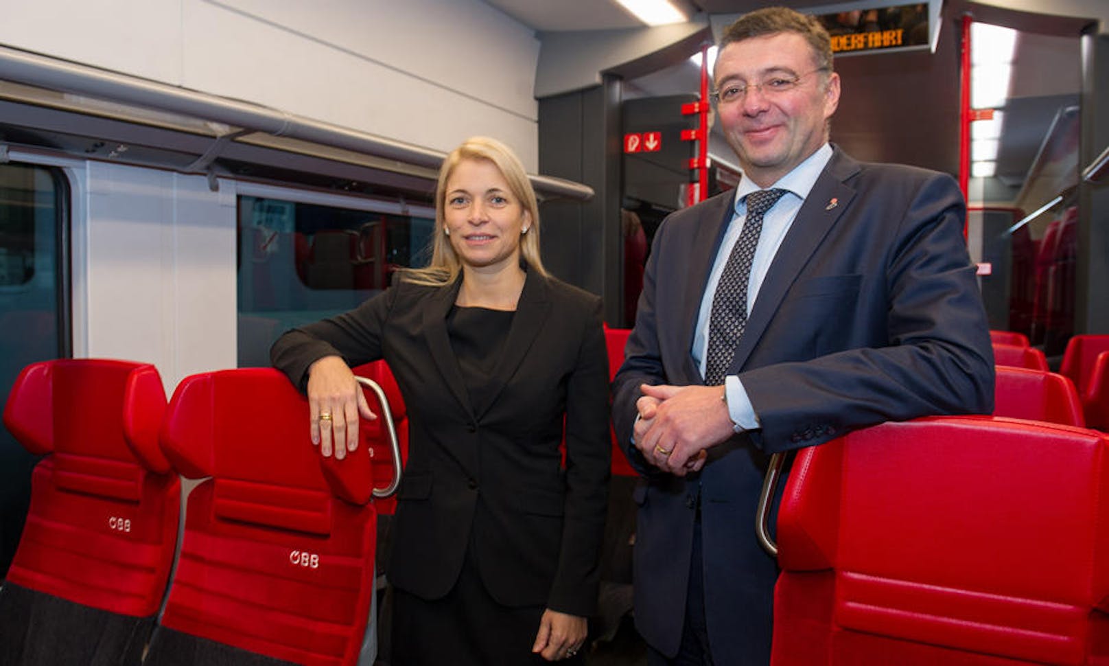Erst seit Ende 2015 fahren in Wien Cityjets auf den S-Bahn-Strecken. Nun werden sie umgerüstet. Die Passagiere sollen mehr Beinfreiheit bekommen.