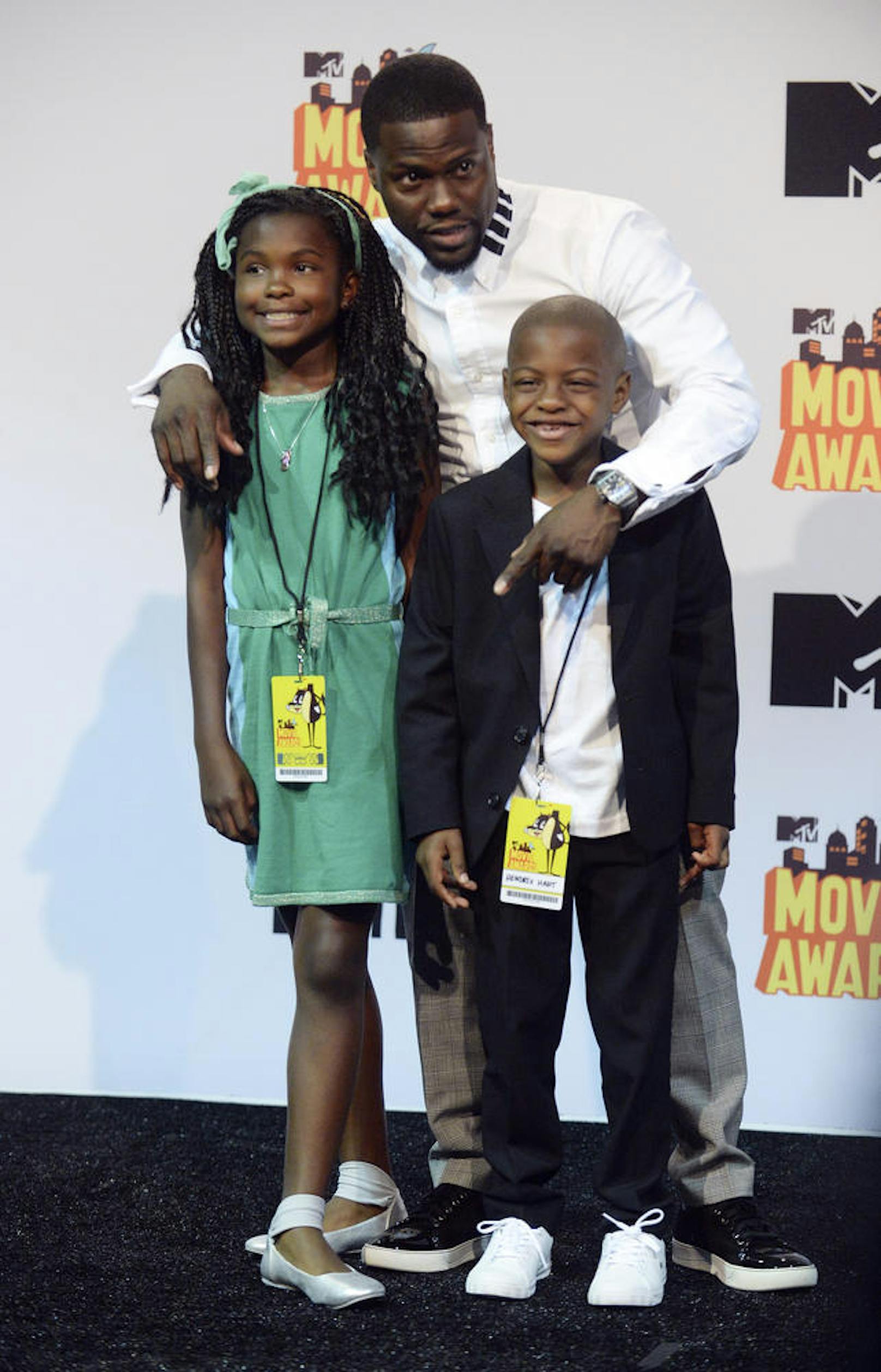 Kevin Hart mit seinen Kindern am roten Teppich der MTV Movie Awards 2015 in Los Angeles