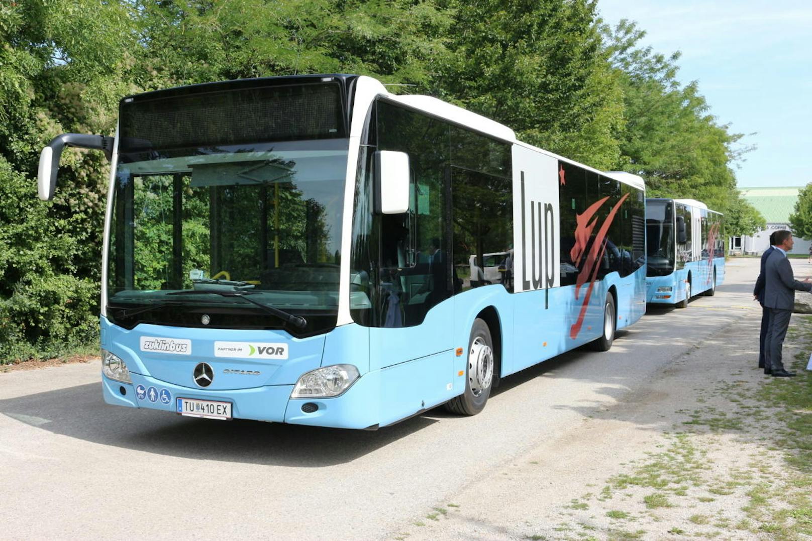 Zwei der St. Pöltner LUP-Busse.