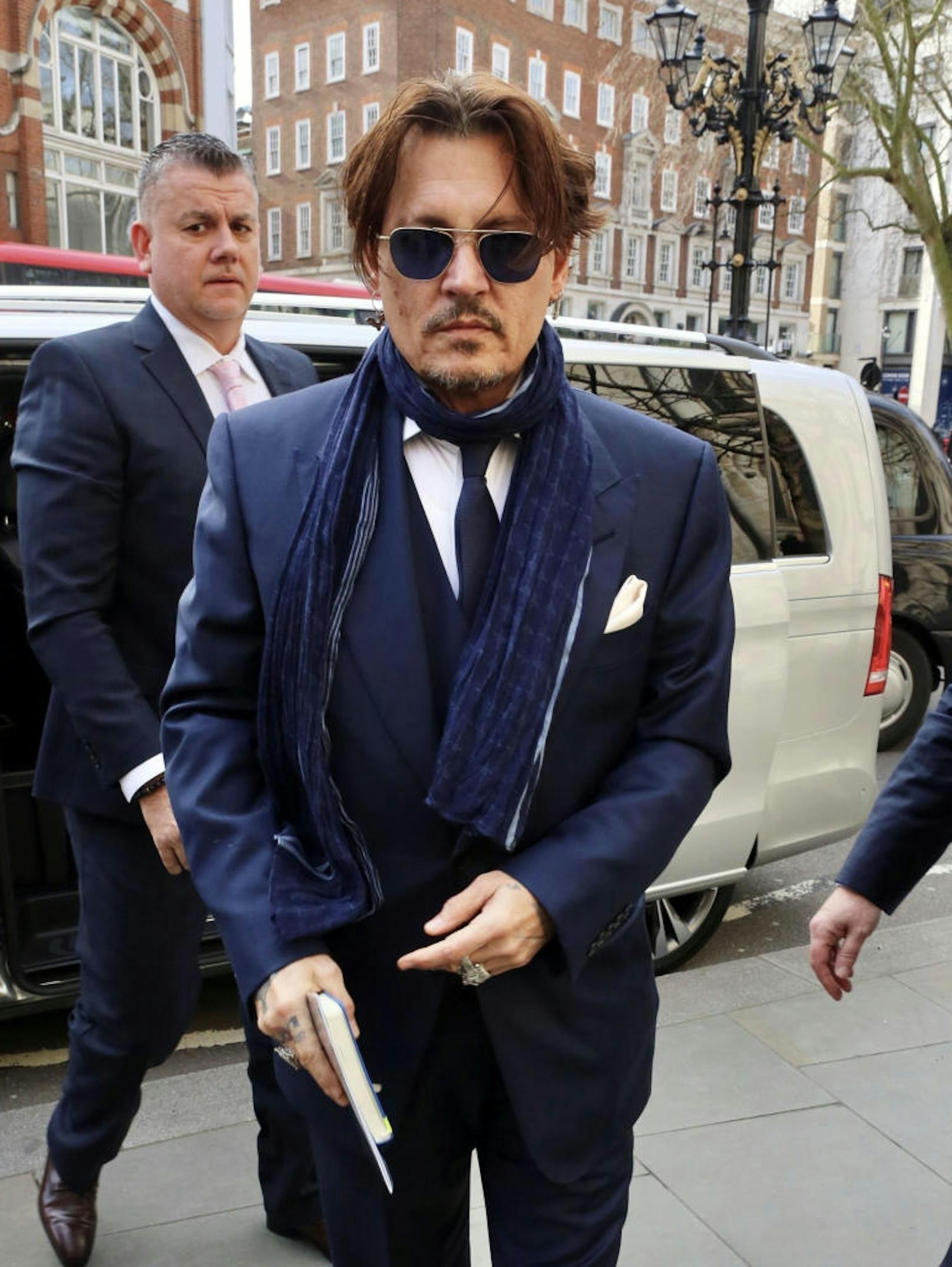 In Amerika klagt Johnny Depp seine Ex-Frau Amber Heard wegen falscher Nachrede. Sie behauptet, er habe sie misshandelt.