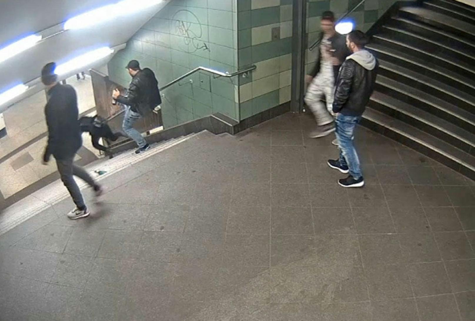 Die brutale Tat wurde von den Überwachungskameras der U-Bahnstation aufgezeichnet.