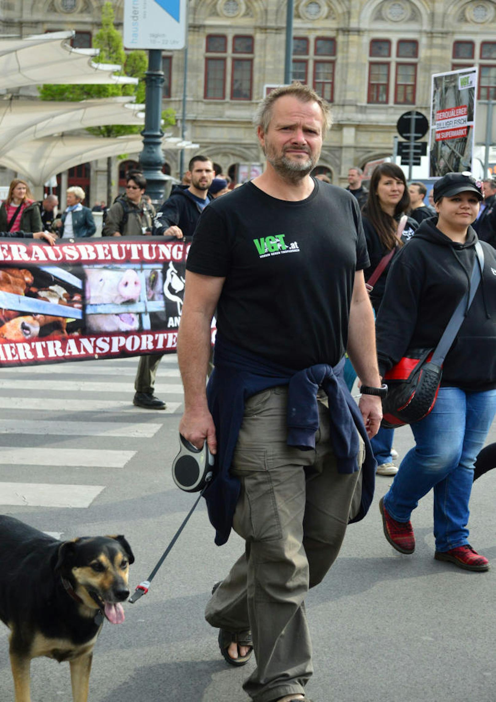 Tierrechtsaktivist Martin Balluch beim Protestmarsch gegen Gatterjagd.