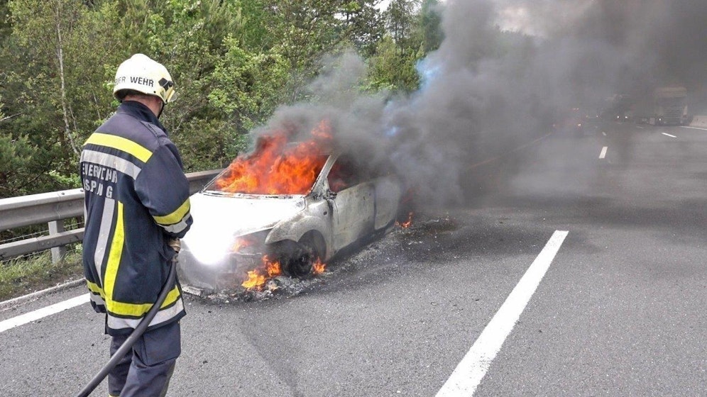 Am Pkw entstand Totalschaden.