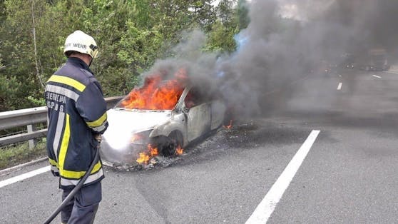 Am Pkw entstand Totalschaden.