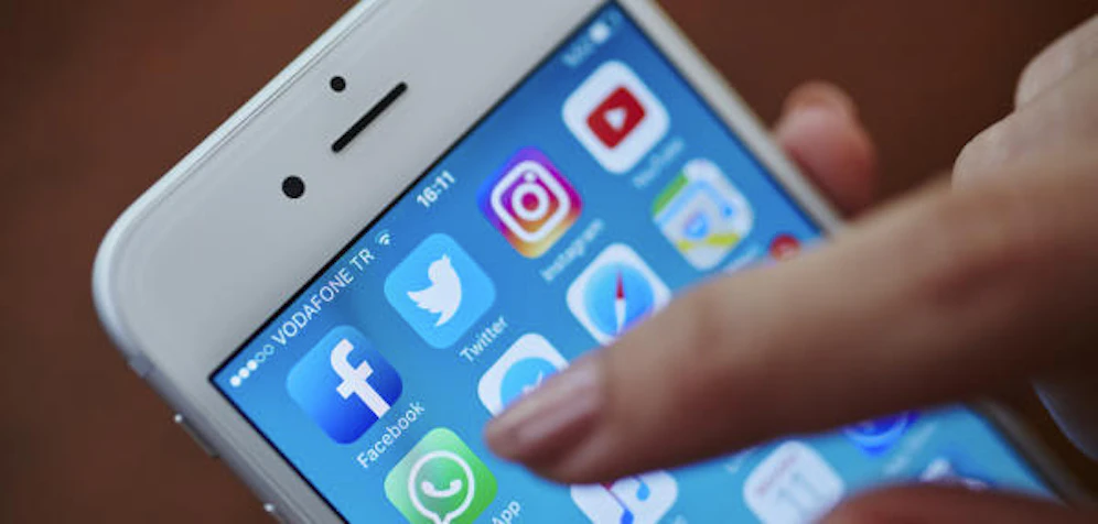 Die Internetkonzerne Apple und Facebook haben im letzten Quartal des Corona-Jahrs starke Gewinnzuwächse erzielt.