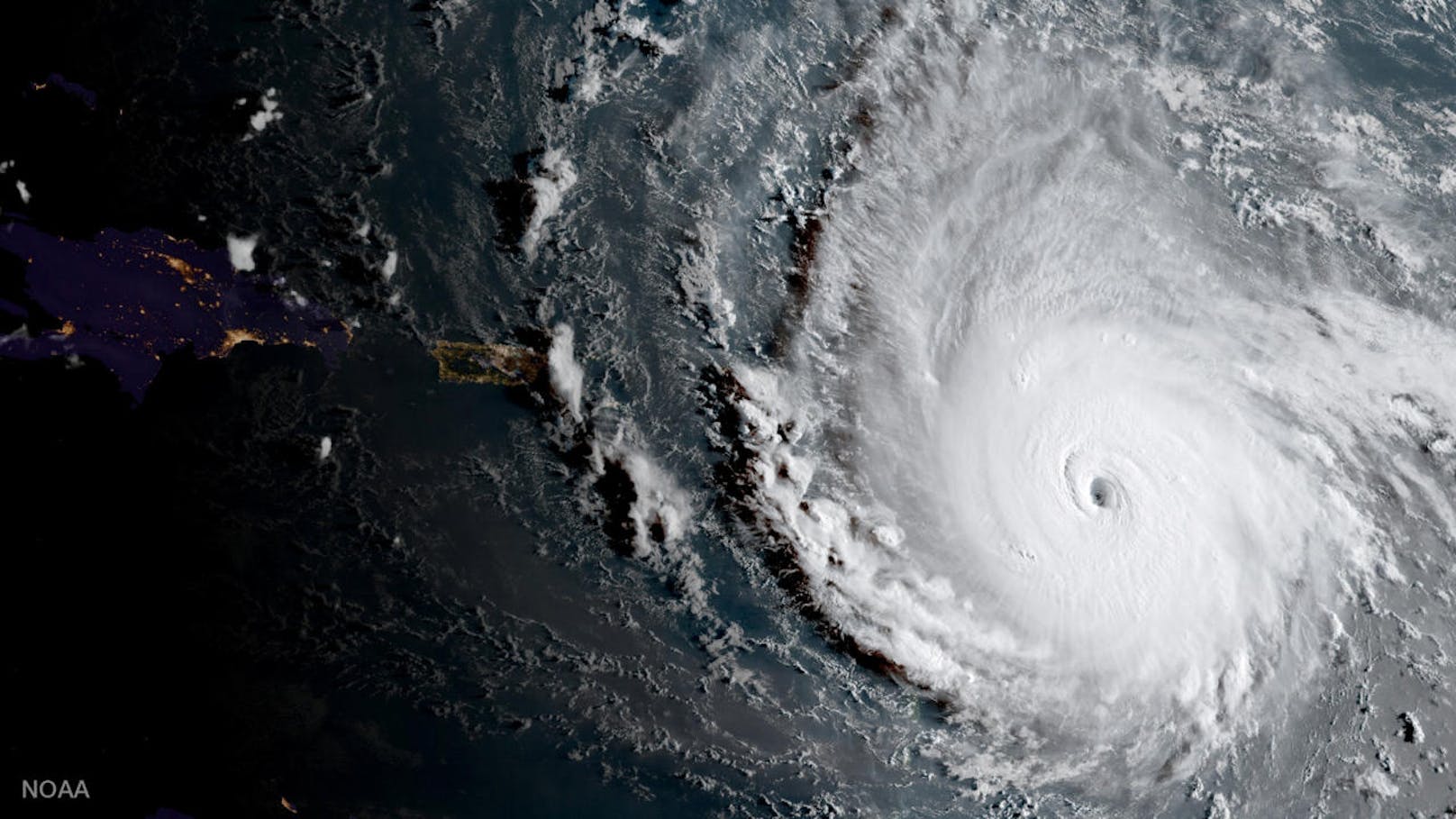 Der stärkste je auf dem offenem Atlantischen Ozean gemessene Sturm: Hurrikan Irma zieht westwärts in Richtung Inseln.