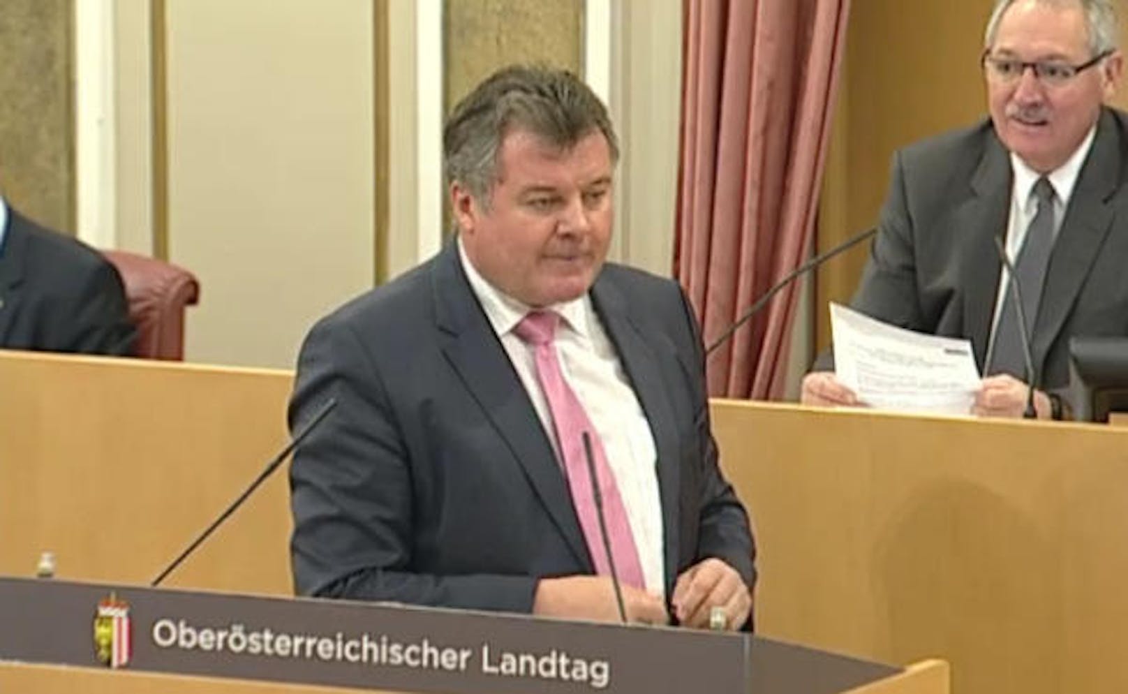 Nach einer Anfrage der SPÖ startete Günther Steinkellner im oö. Landtag einen wilden Rundumschlag.