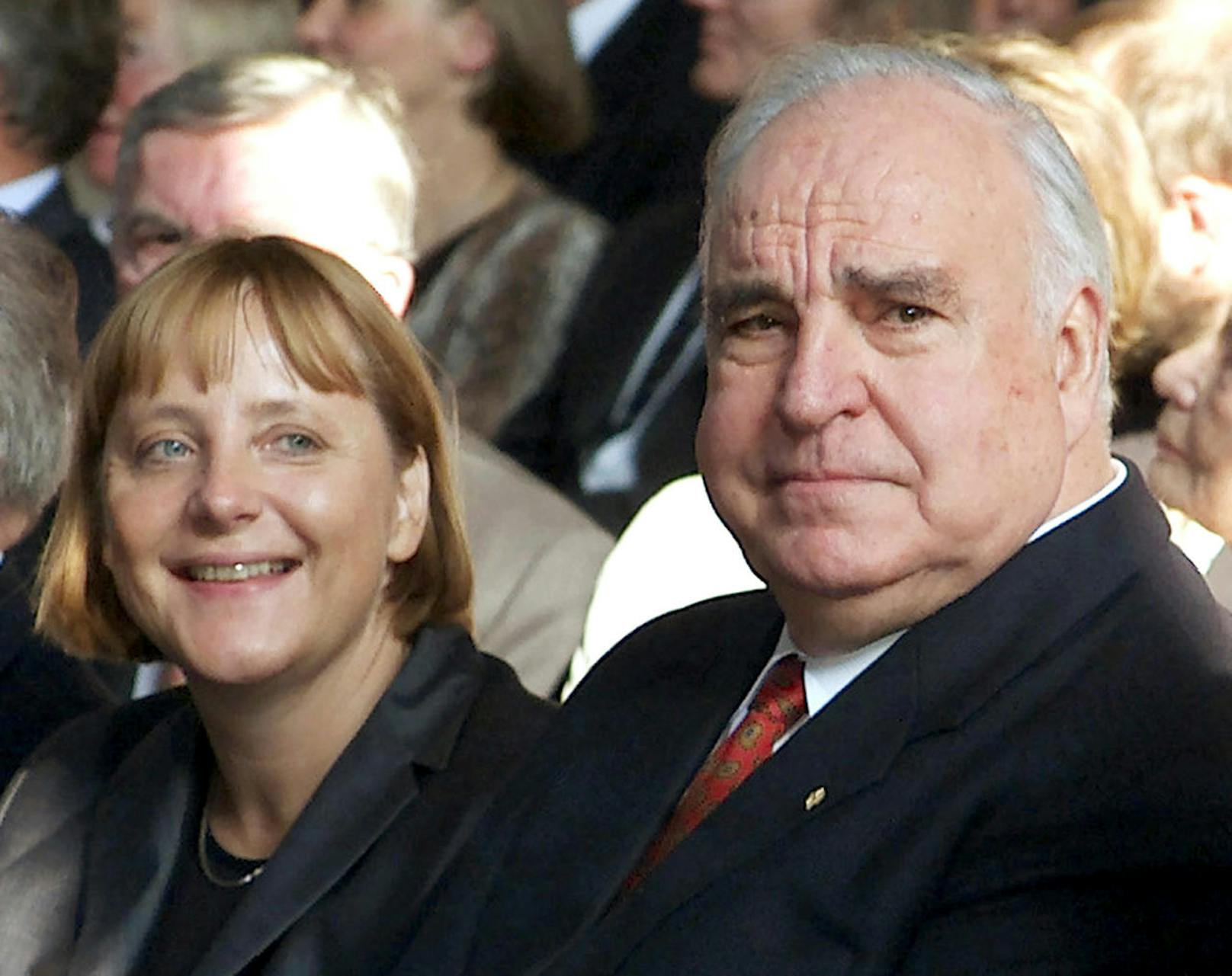Angela Merkel stand bis zum Bruch über CDU-Parteispendenaffäre im Jahr 2000 immer hinter Kohl.