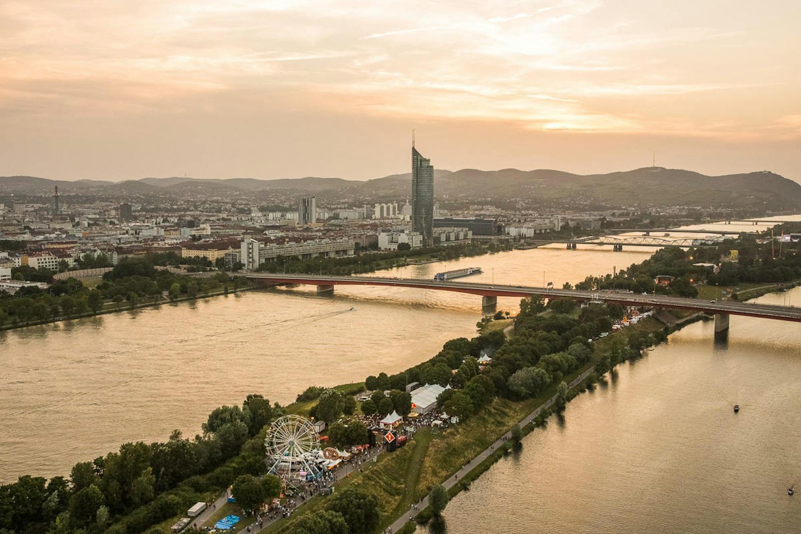Versuchen Sie Ihr Glück und gewinnen Sie zum 34. Donauinselfest  ein VIP-Package für 2 Personen.