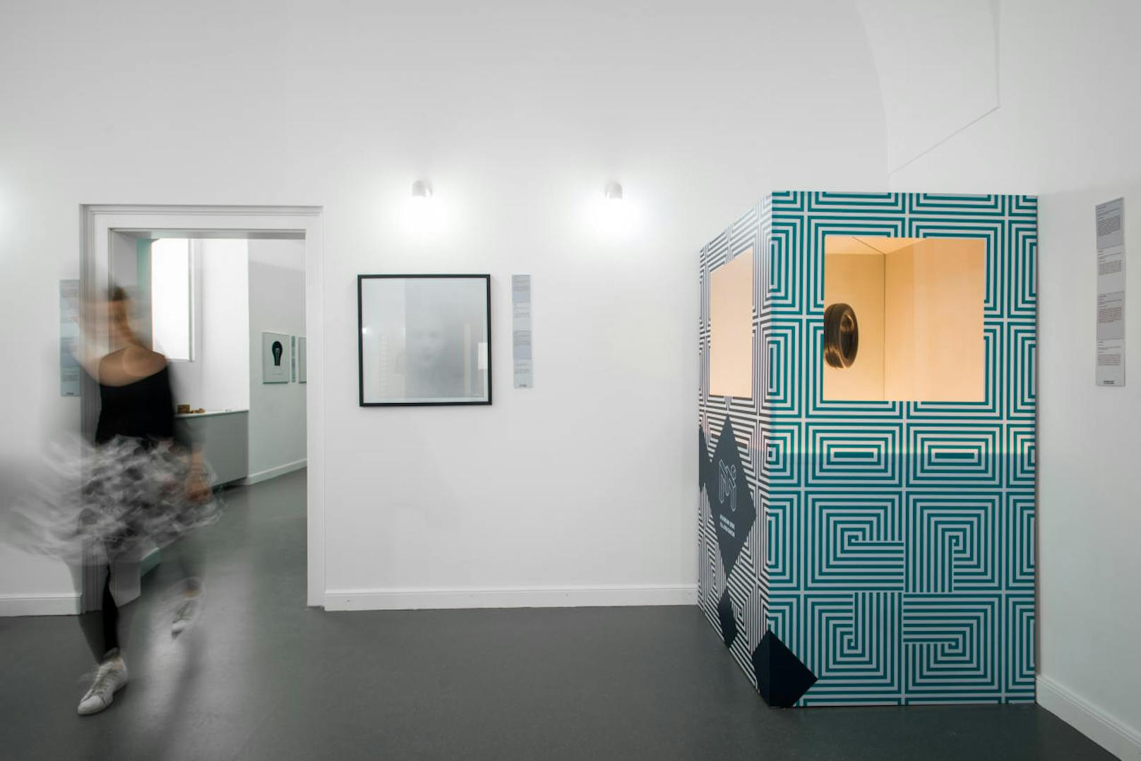 Mit über 70 Ausstellungsstücken zeigt das Museum der Illusionen die größte Sammlung von Hollogrammen, Stereogrammen und optischen Illusionen in Österreich.