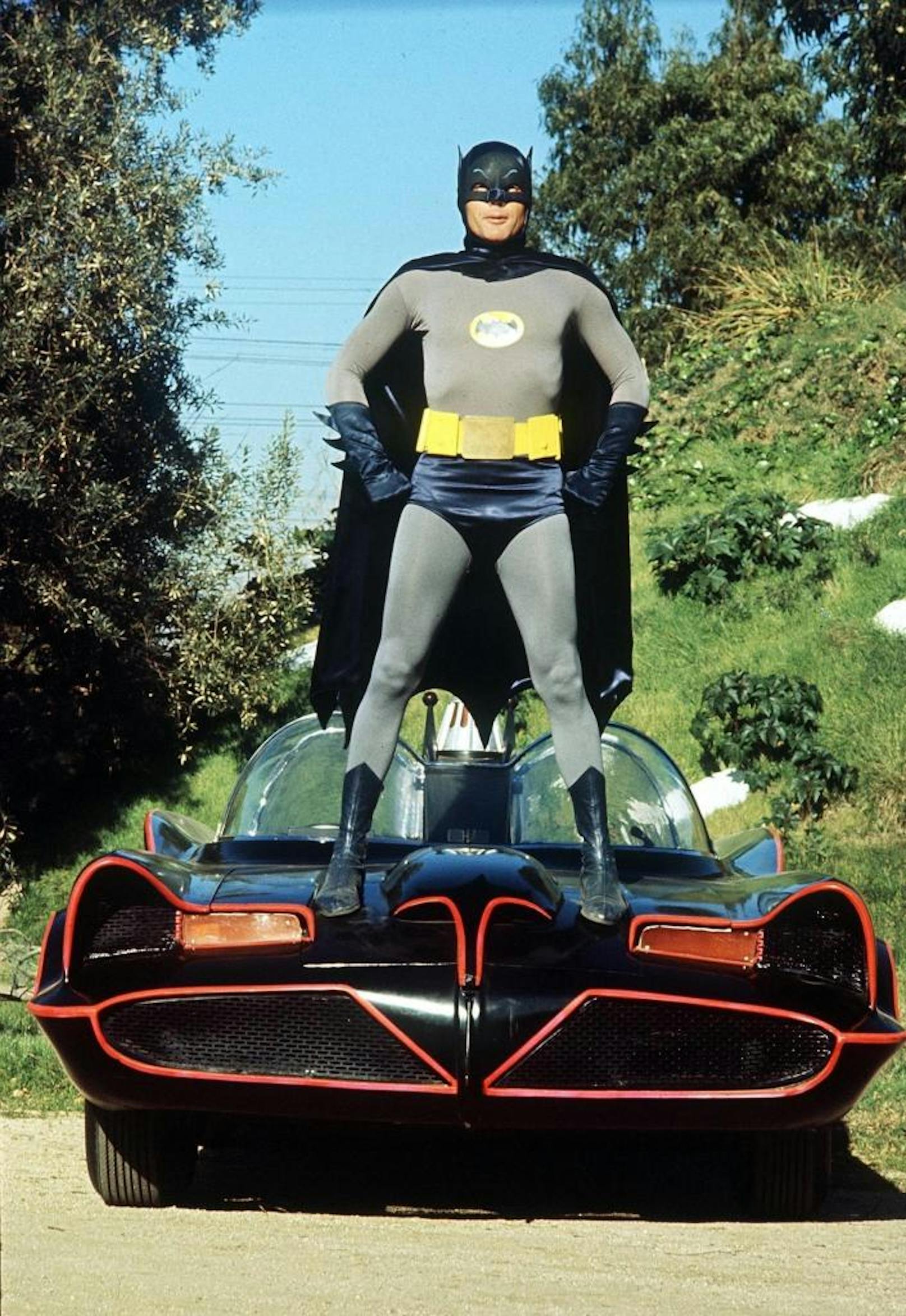 Batman auf seinem Batmobil