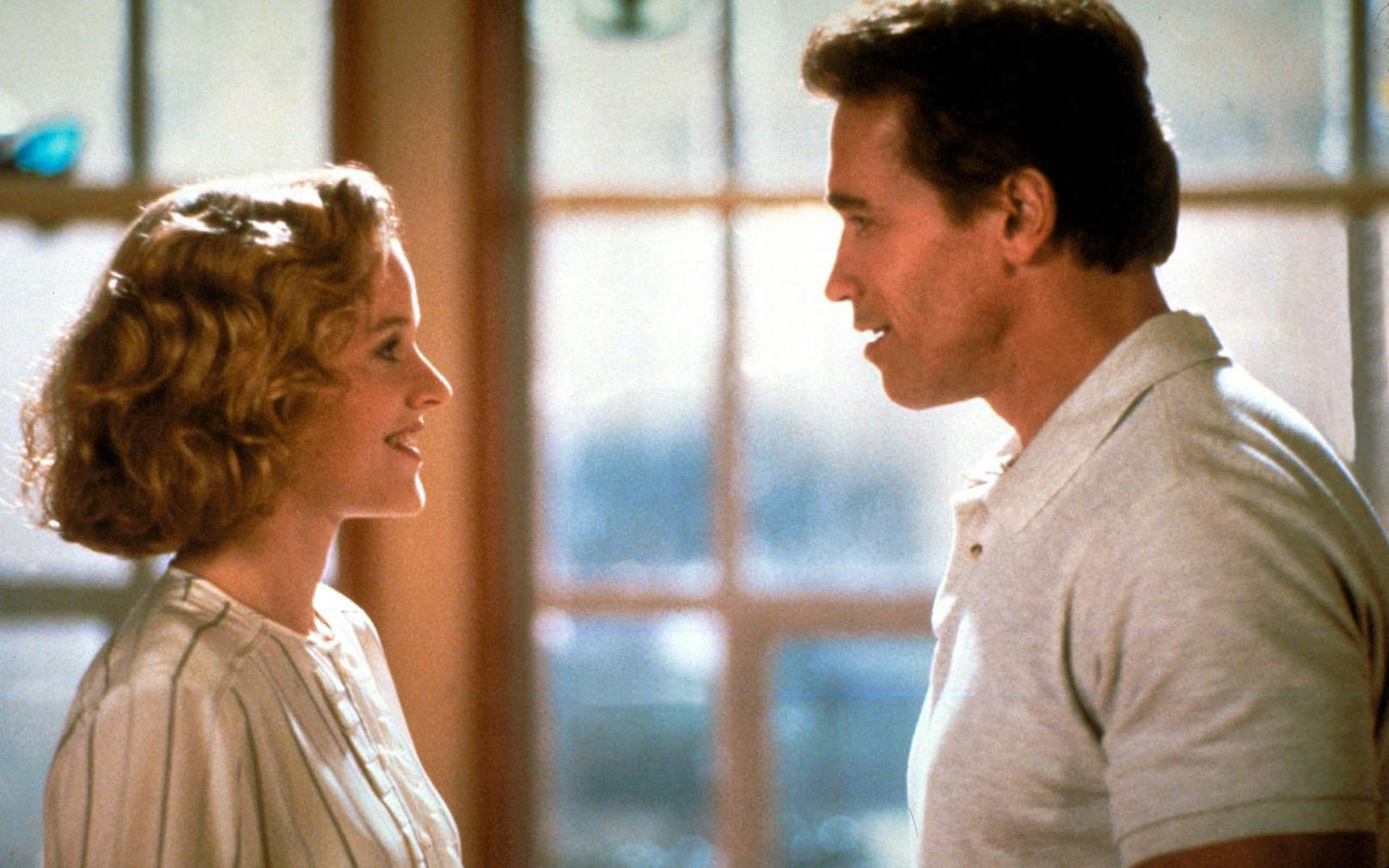 "Kindergarten Cop": Penelope Ann Miller (Joyce), Arnold Schwarzenegger (John Kimble).