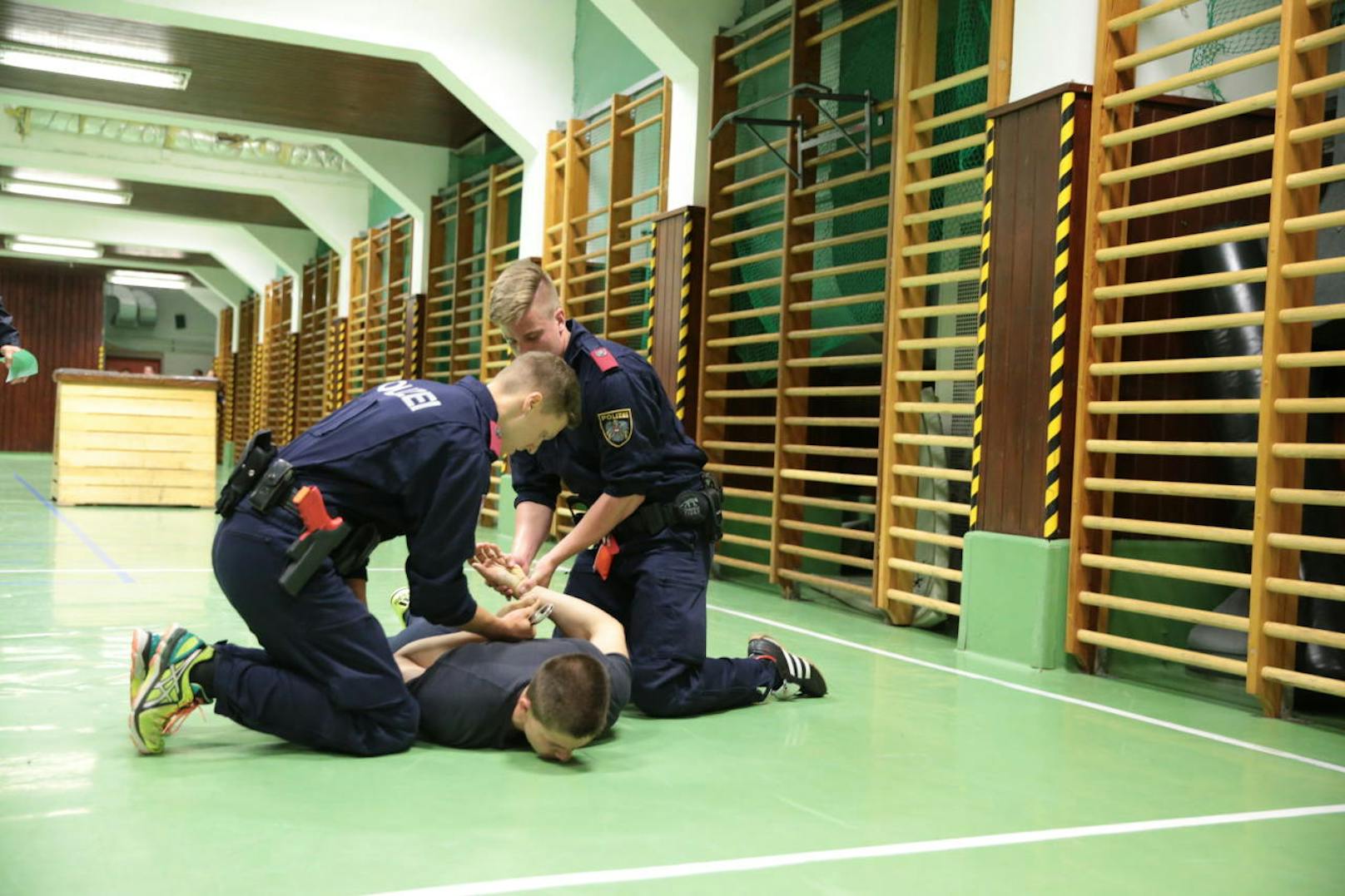 Polizeischüler bei einer Übung (Symbolfoto)