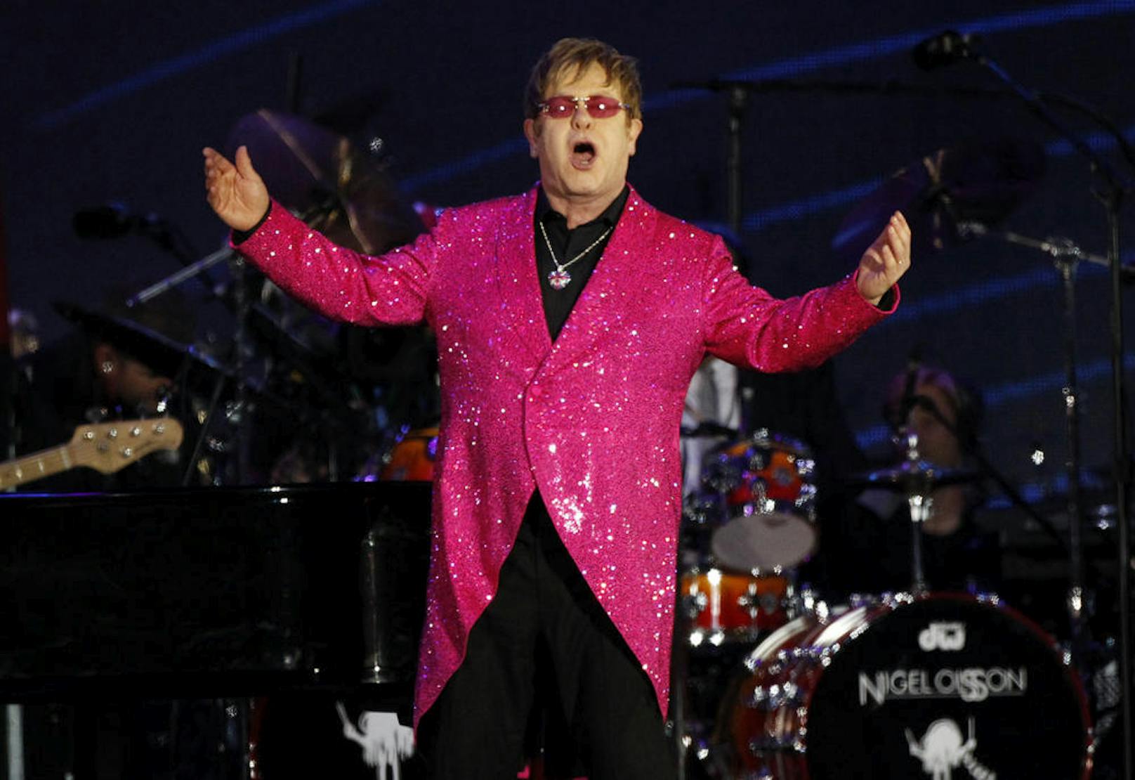 Elton John live vor dem Buckingham Palace in London, 2012.