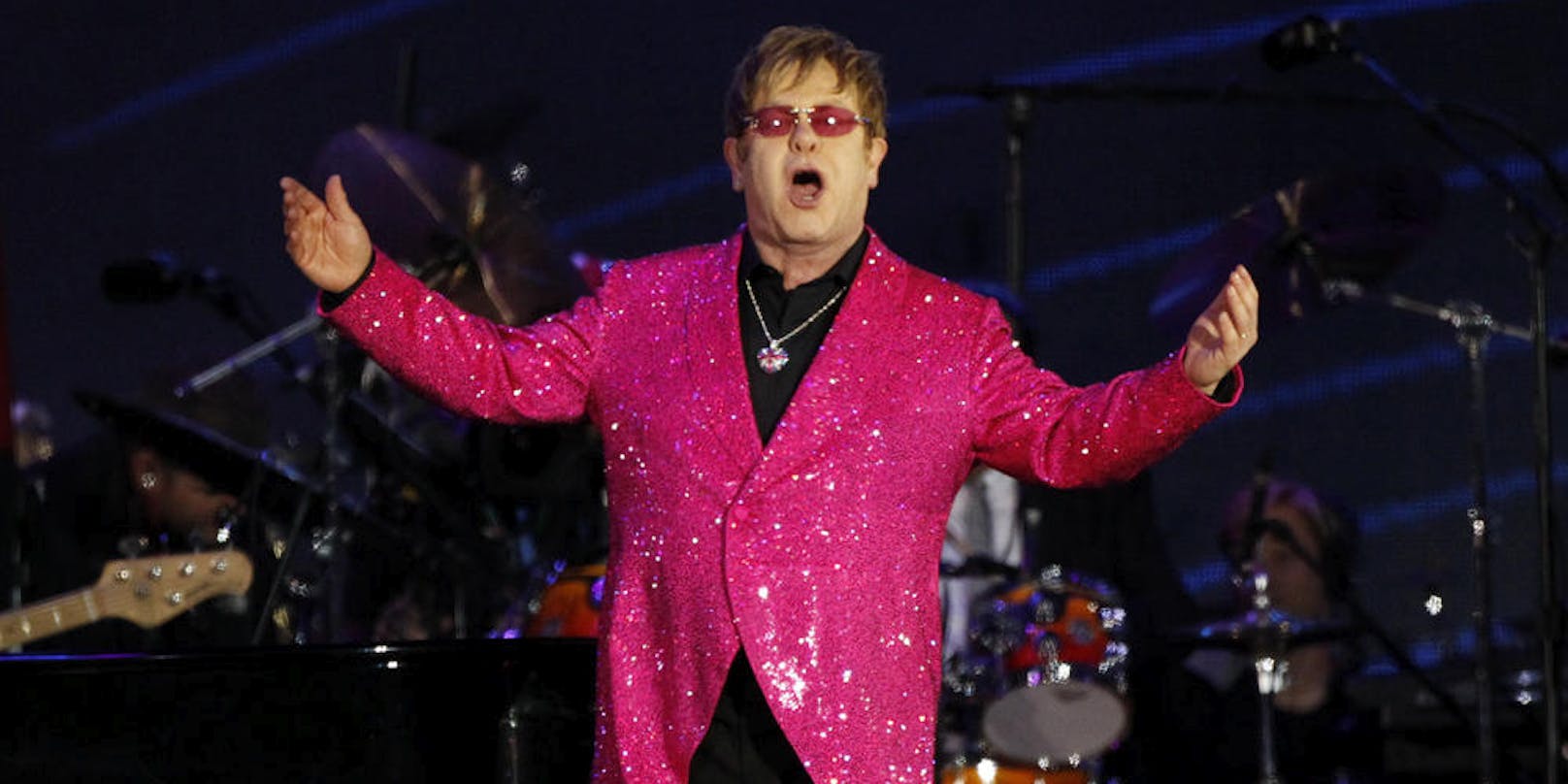 Elton John live vorm Buckingham Palace in London, 2012.