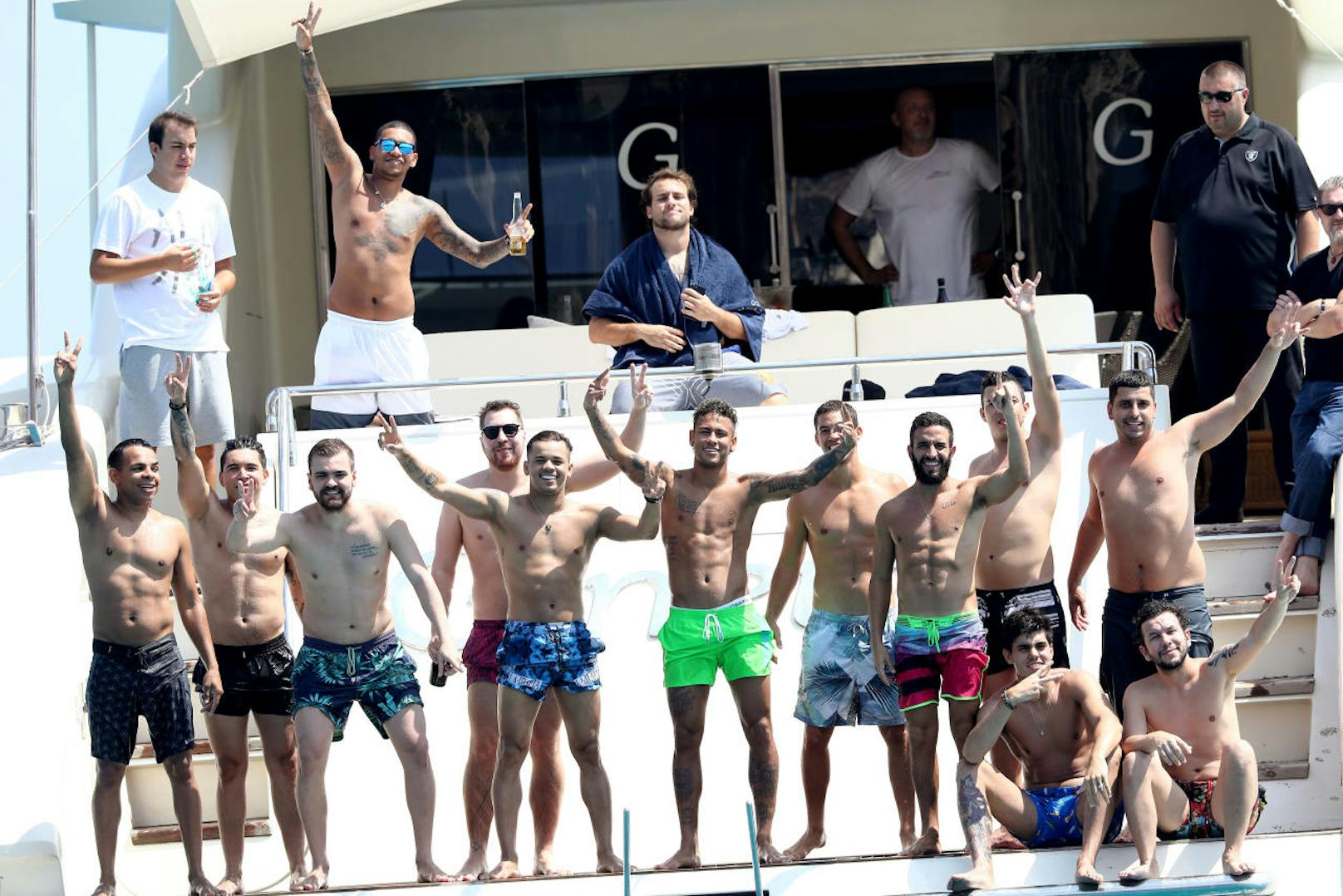 Kaum in Frankreich angekommen, legte Neo-Paris-Superstar Neymar einen Kurzurlaub in St. Tropez ein. "Heute" hat die Bilder vom Yacht-Trip mit seinen Freunden.
