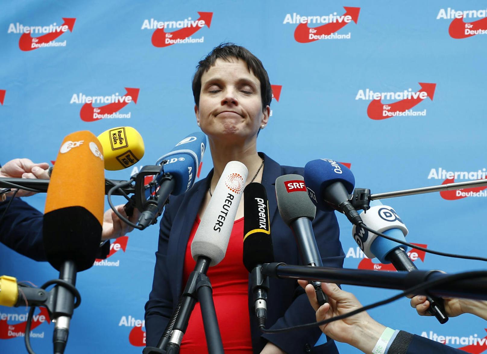 AFD chairwoman Frauke Petry, Germany's anti-immigration party Alternative for Germany (AFD) speaks  to the press during the AFD's party congress in Cologne Germany, April 22, 2017. REUTERS/Wolfgang Rattay - RTS13F2H