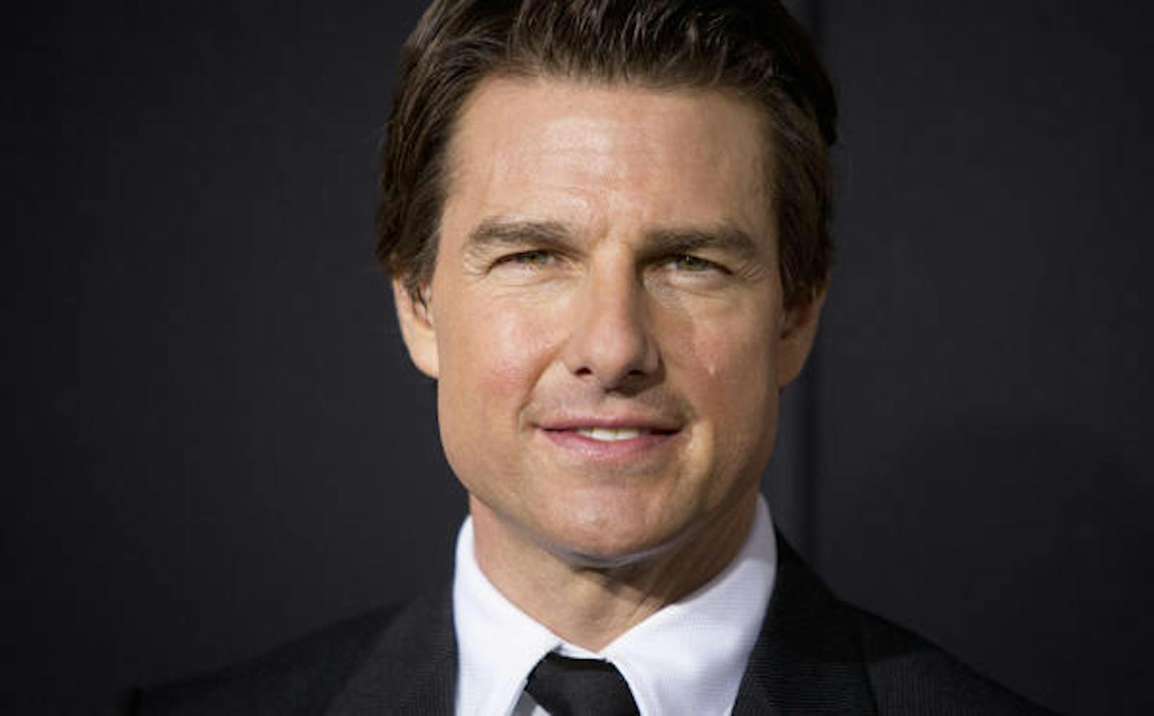 Und Superstar Tom Cruise hat soeben bekannt gegeben, er wolle für die Dreharbeiten auf der ISS den Regisseur Doug Liman ("Die Bourne Identität") an Bord verpflichten.